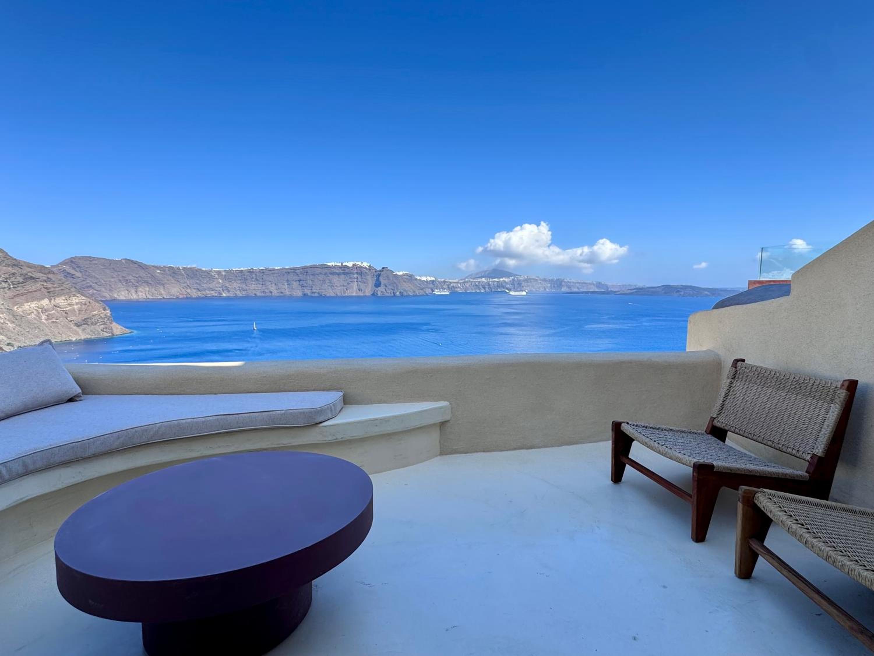 Caldera's Dream Cave House with hot tub & sea view