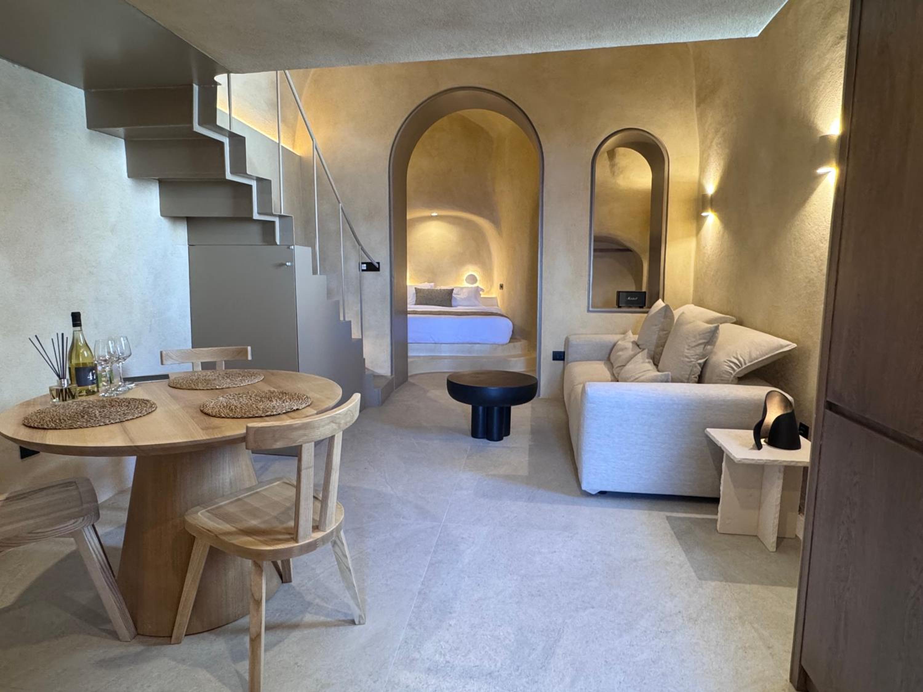 Caldera's Dream Cave House with hot tub & sea view