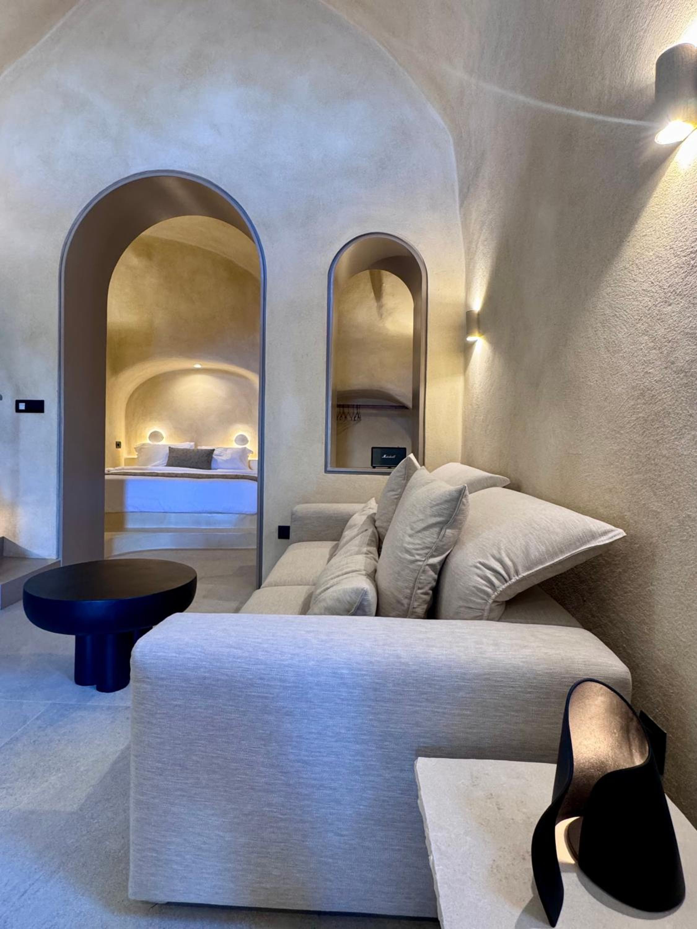 Caldera's Dream Cave House with hot tub & sea view