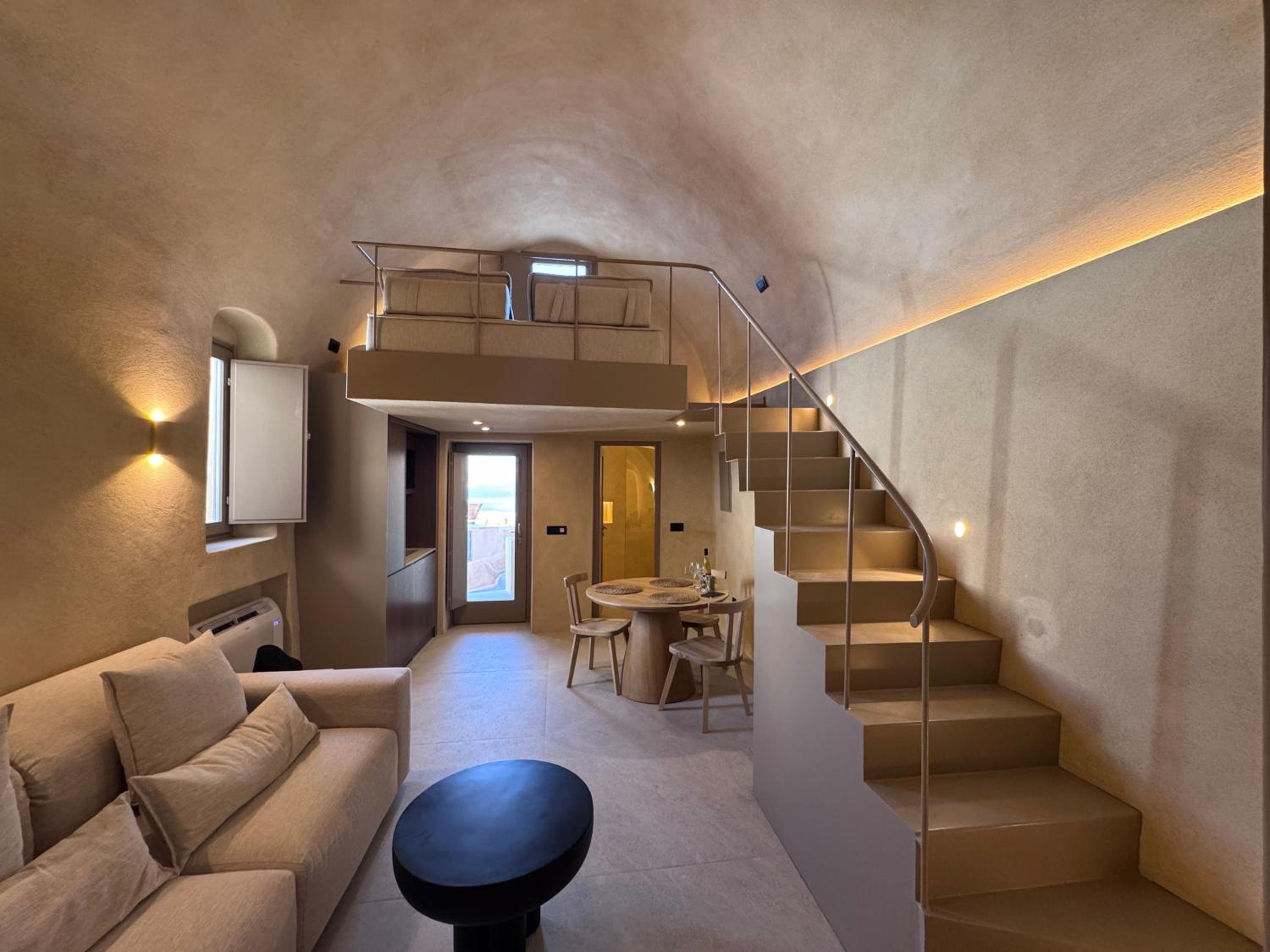 Caldera's Dream Cave House with hot tub & sea view
