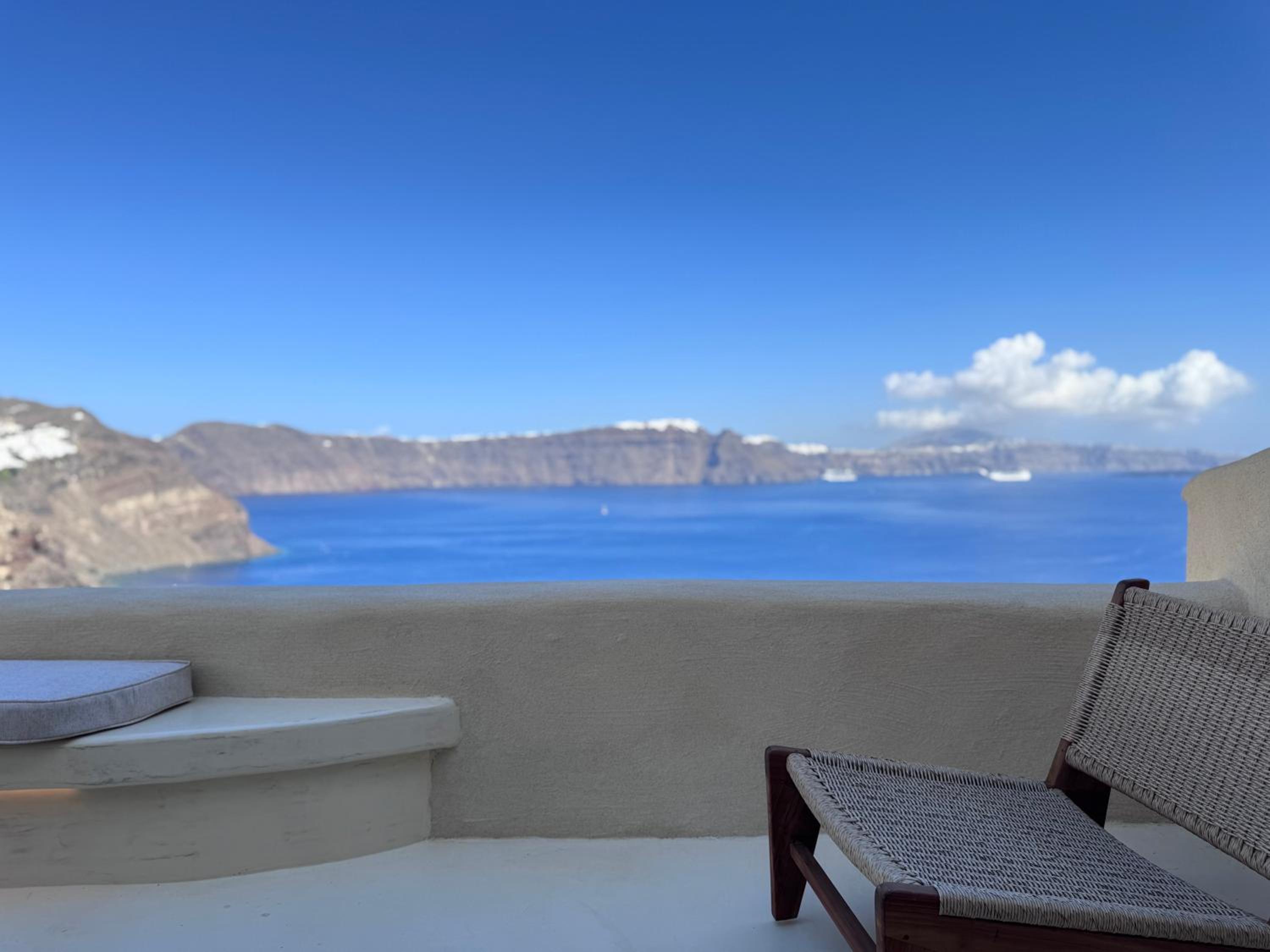 Caldera's Dream Cave House with hot tub & sea view