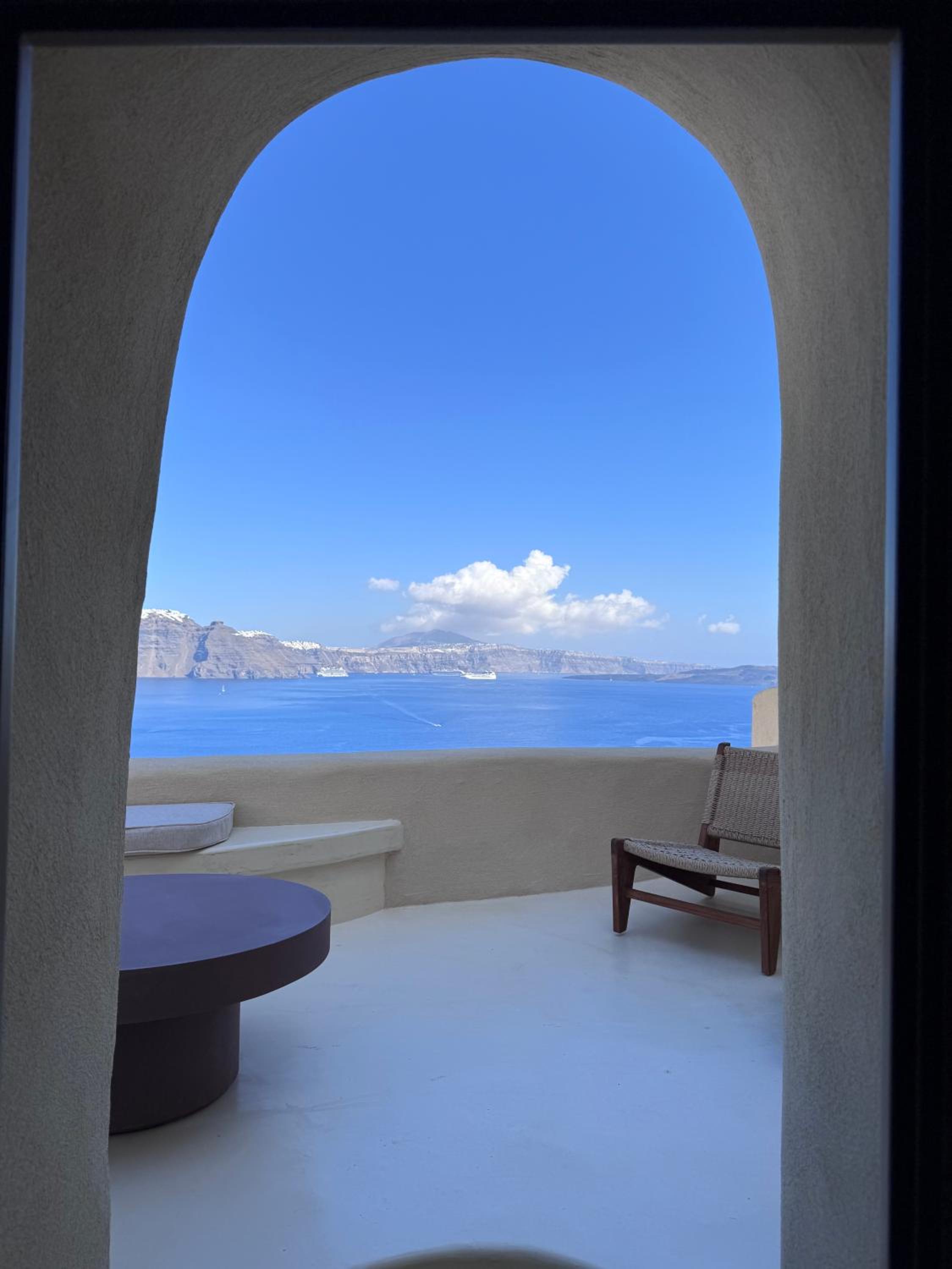 Caldera's Dream Cave House with hot tub & sea view