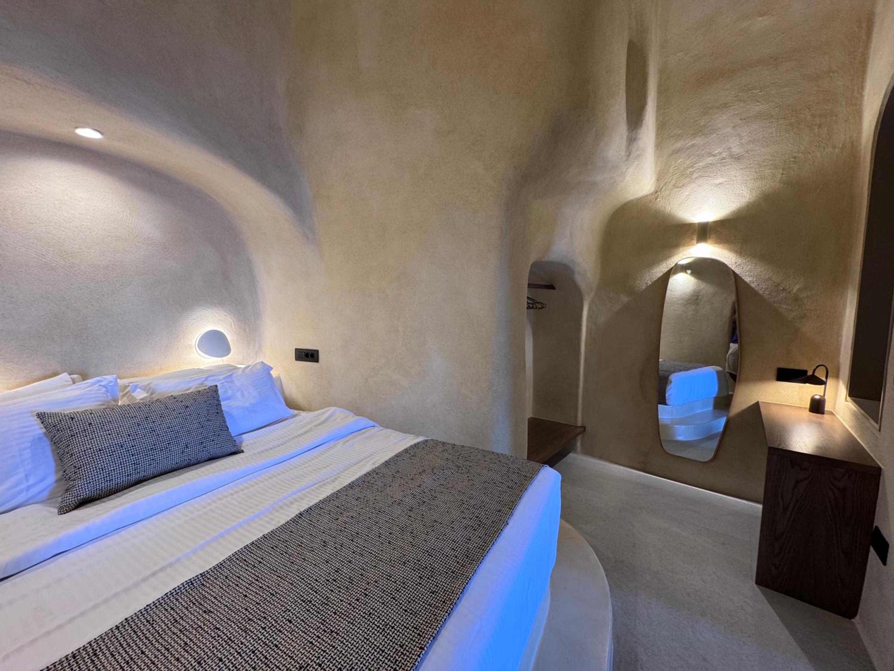 Caldera's Dream Cave House with hot tub & sea view