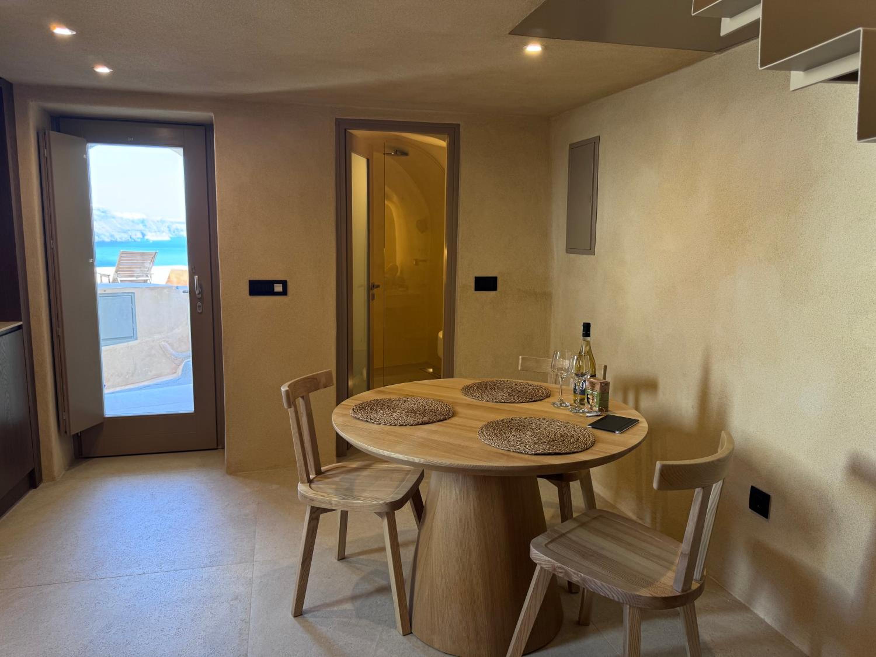 Caldera's Dream Cave House with hot tub & sea view