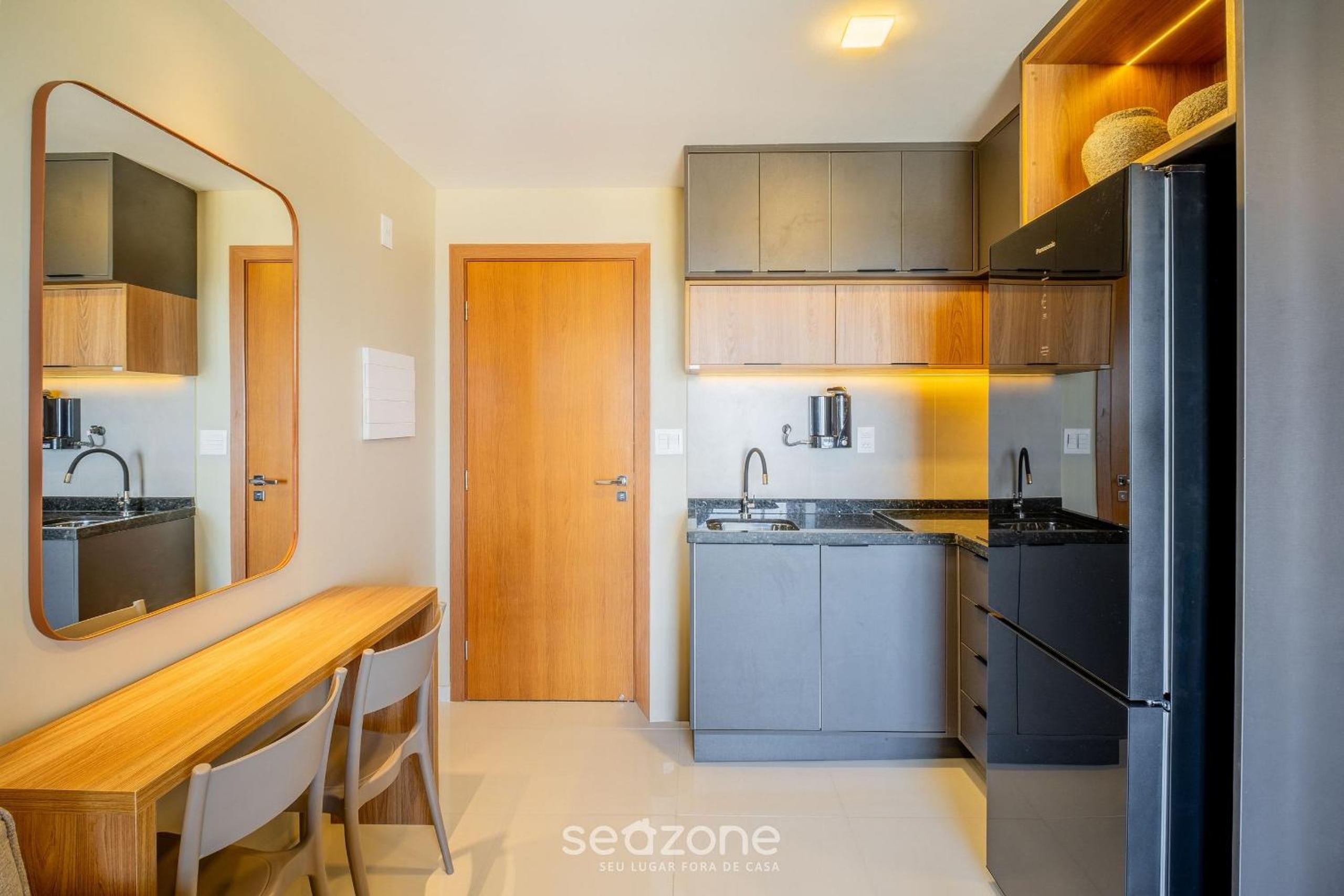Stay just steps from Itapuã beach, with pool and gym - RGF
