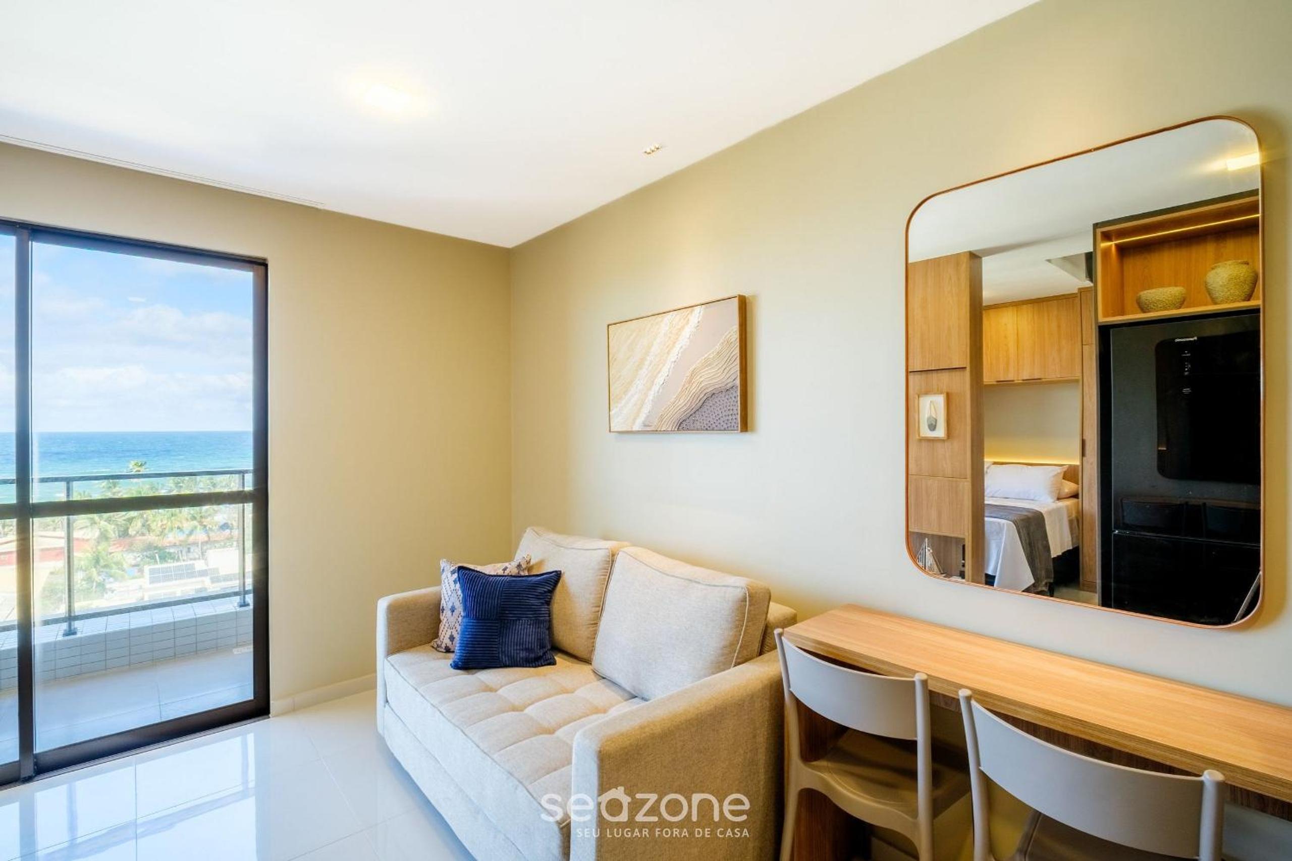 Stay just steps from Itapuã beach, with pool and gym - RGF