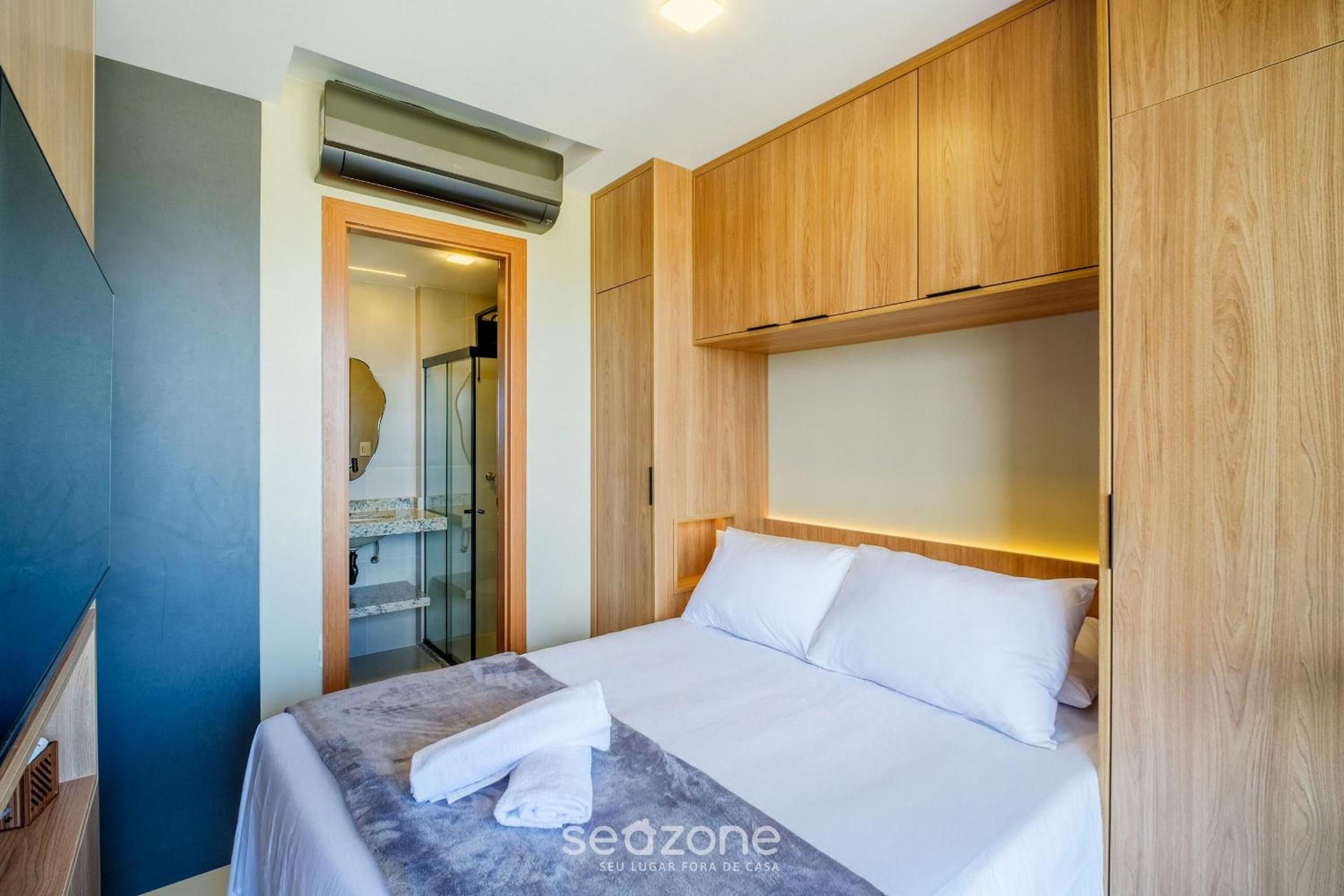 Stay just steps from Itapuã beach, with pool and gym - RGF