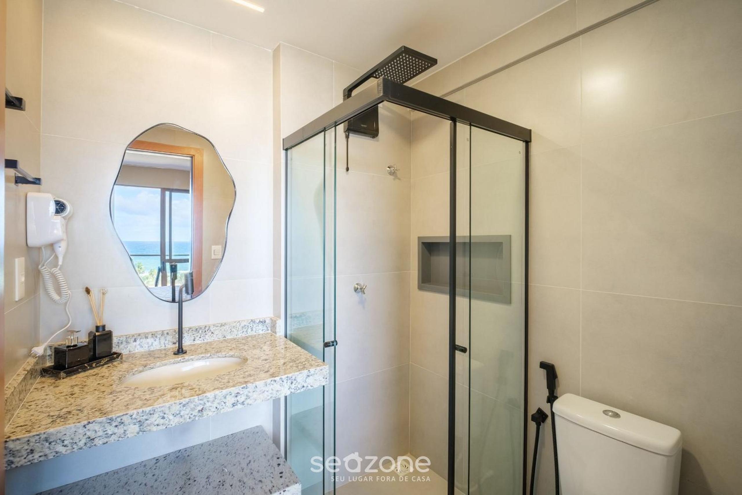 Stay just steps from Itapuã beach, with pool and gym - RGF