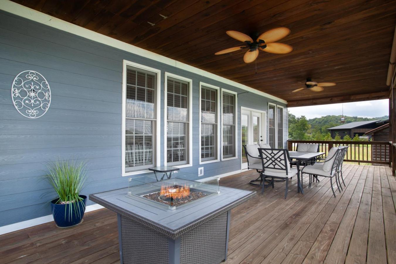 Smokies Sanctuary | Hot Tub | Fireplace | FirePit!