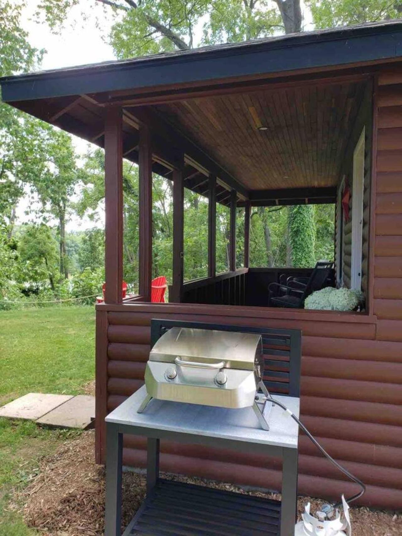 Inn The Orchard, Modern Log Cabin, on water edge