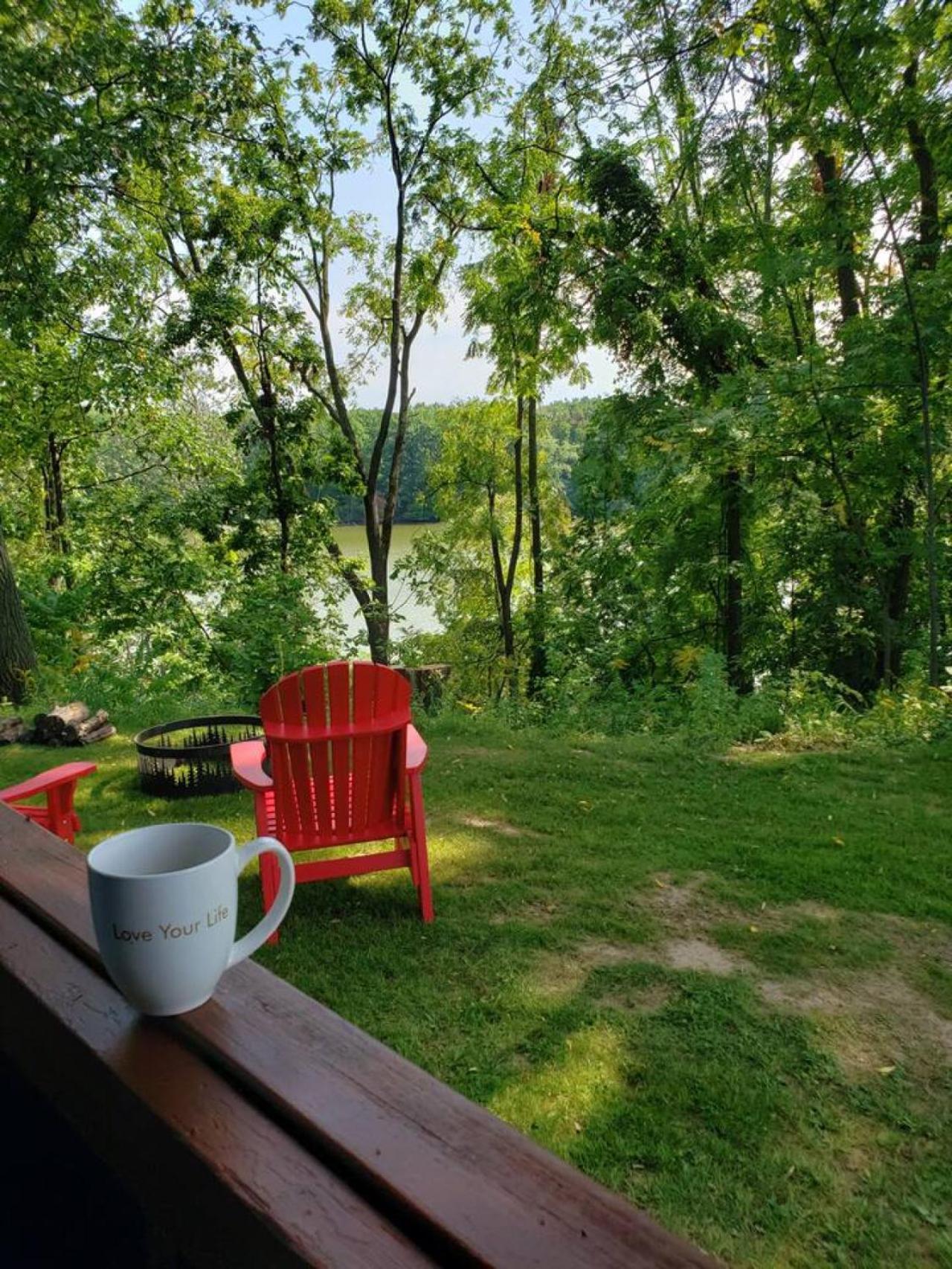 Inn The Orchard, Modern Log Cabin, on water edge