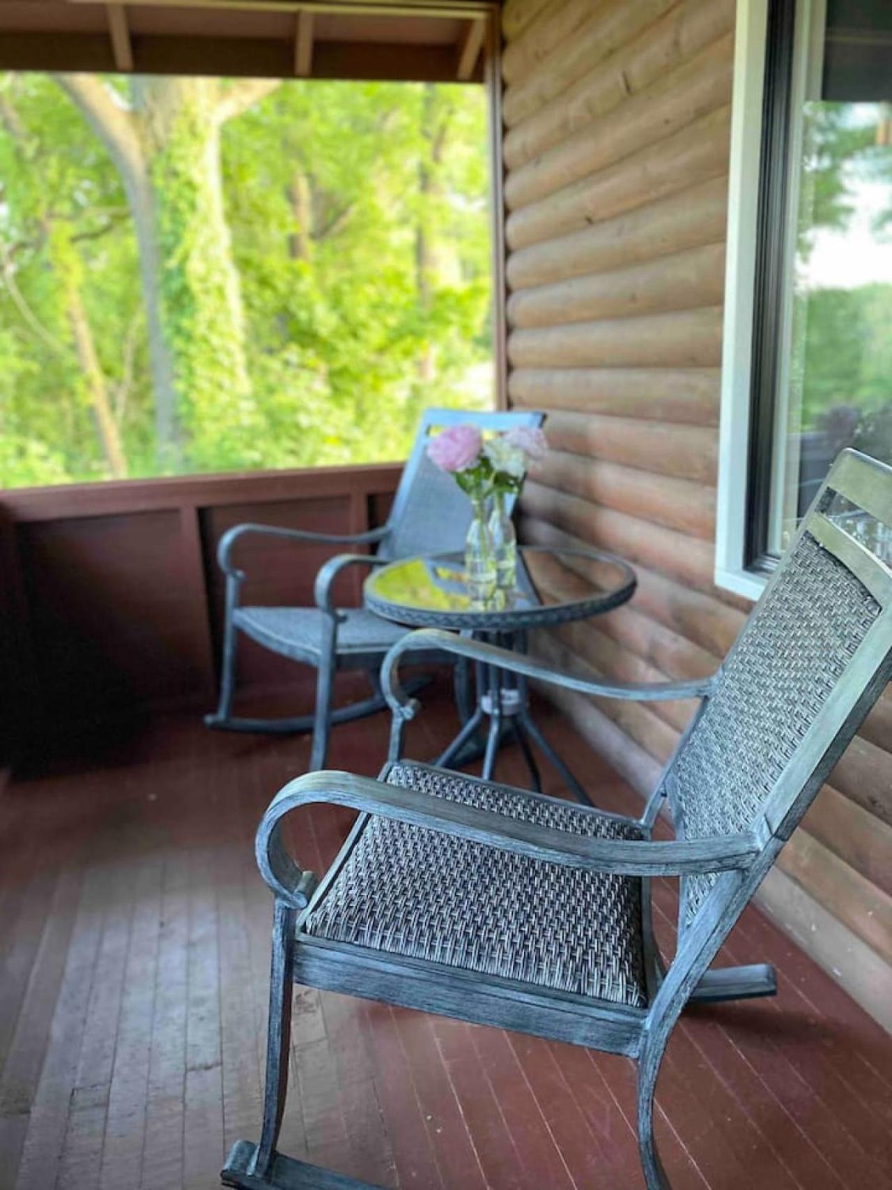 Inn The Orchard, Modern Log Cabin, on water edge