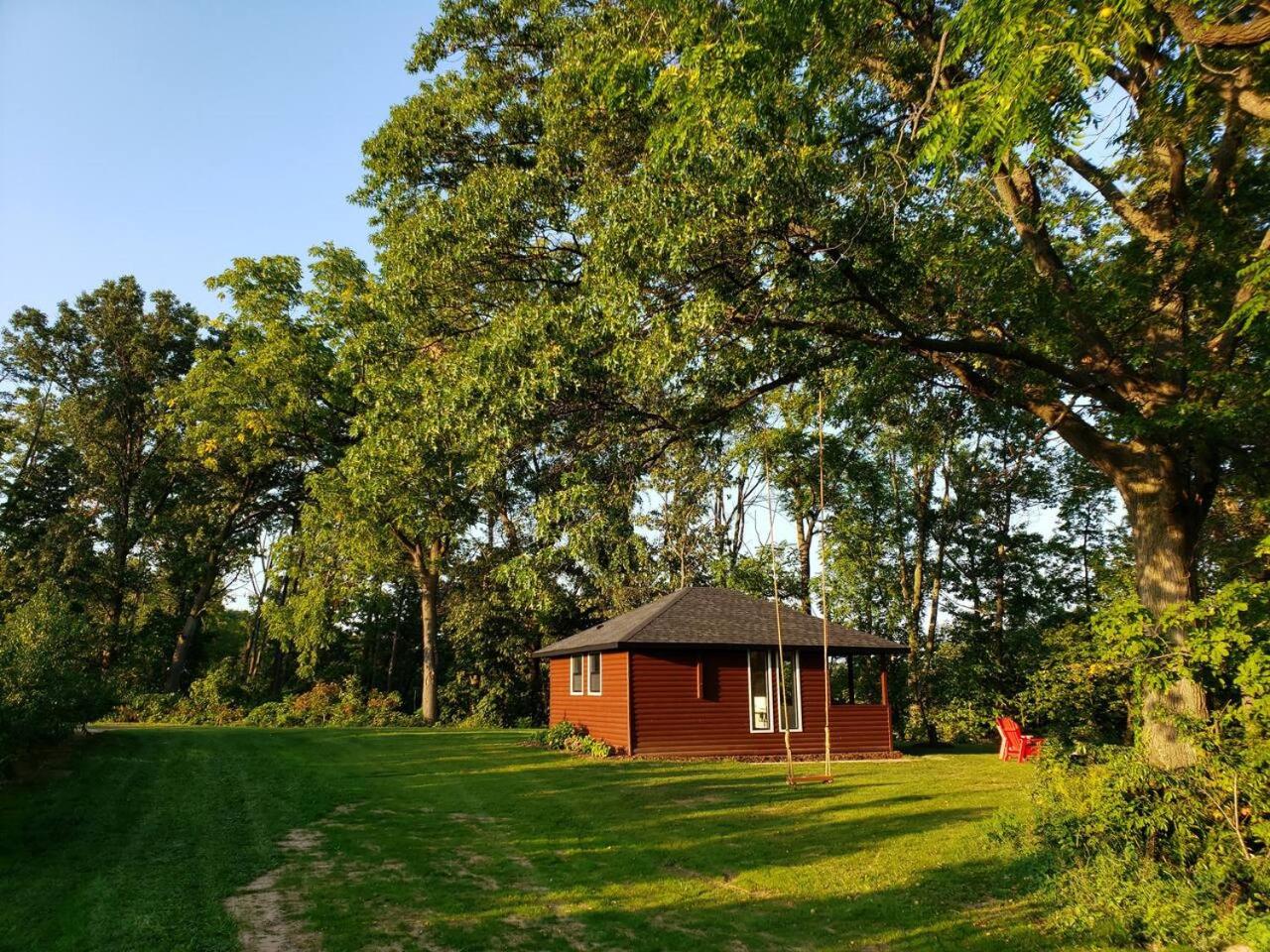 Inn The Orchard, Modern Log Cabin, on water edge