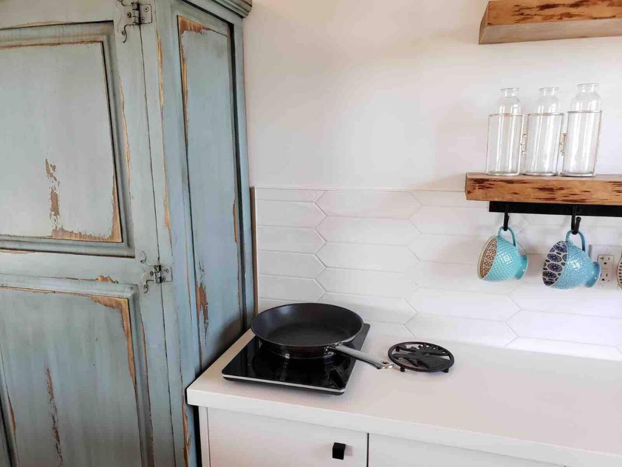 Inn The Orchard, Modern Log Cabin, on water edge