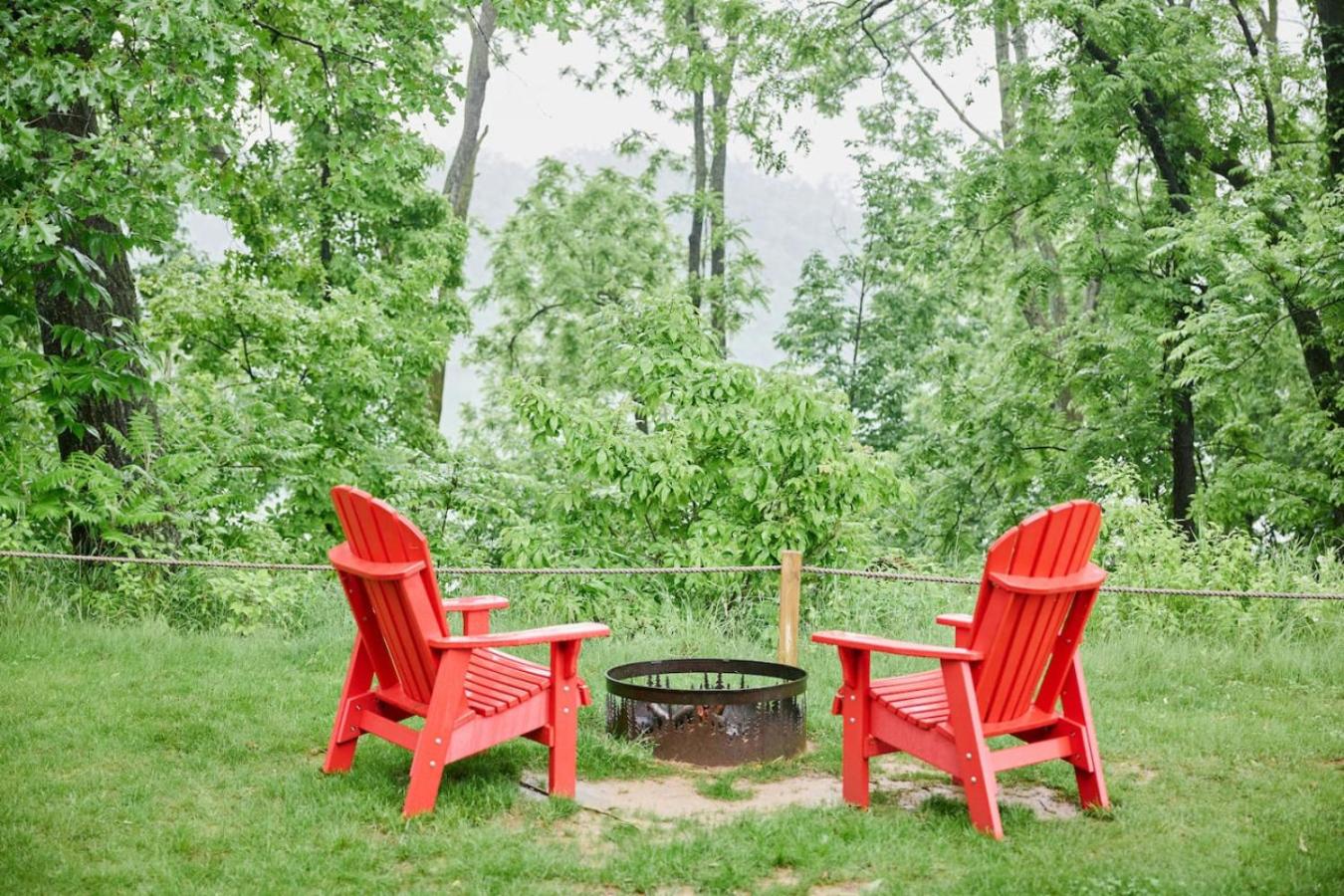 Inn The Orchard, Modern Log Cabin, on water edge