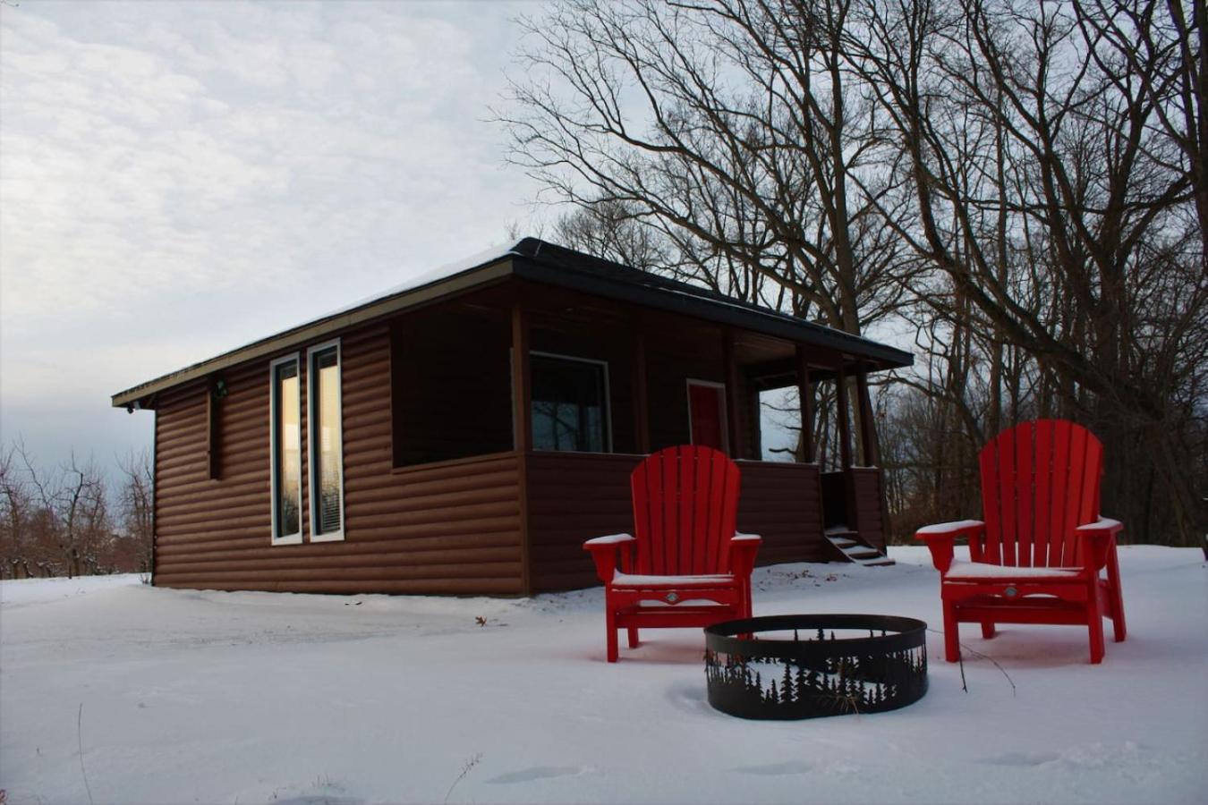 Inn The Orchard, Modern Log Cabin, on water edge
