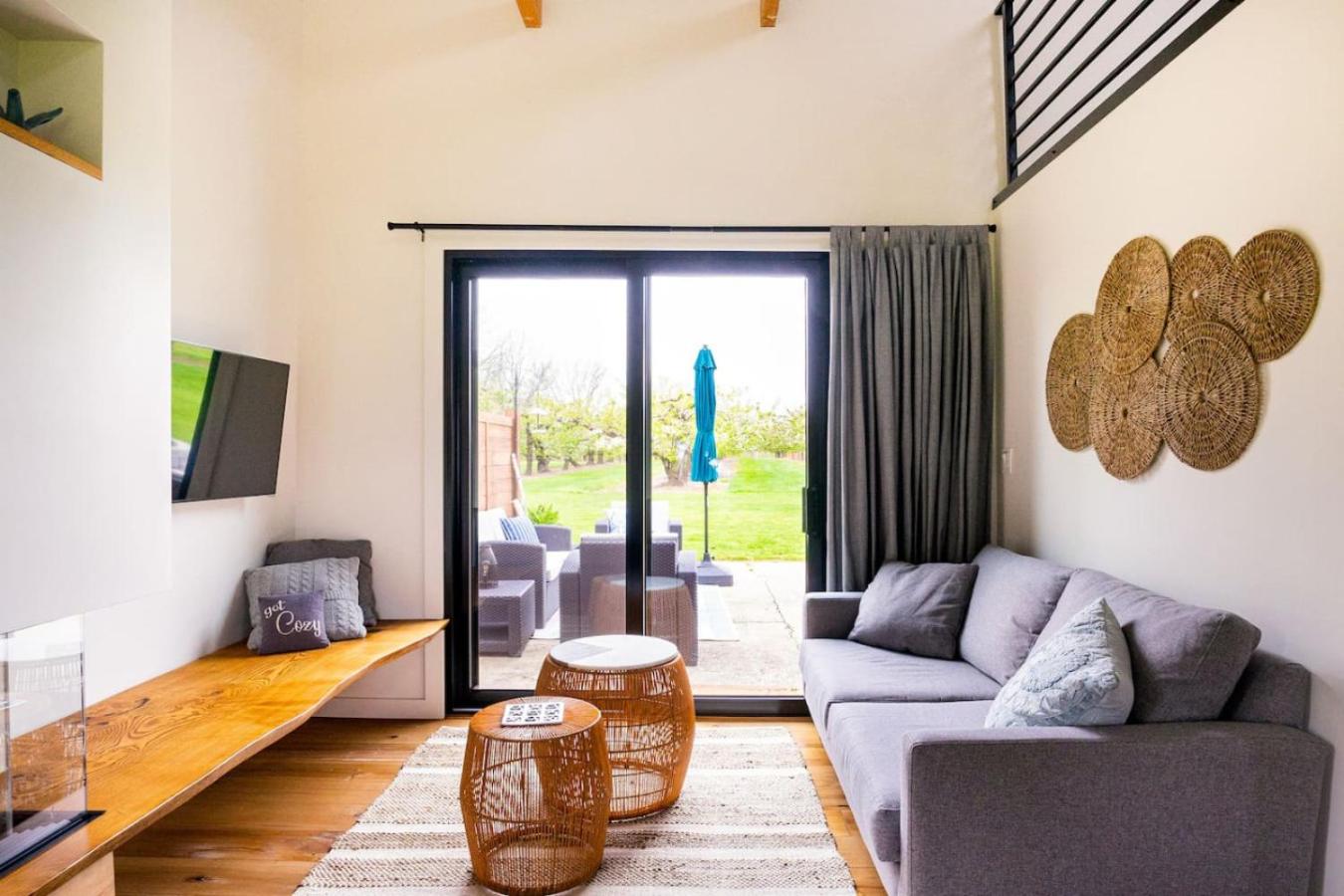 Inn The Orchard, Modern Cottage, private Hot Tub