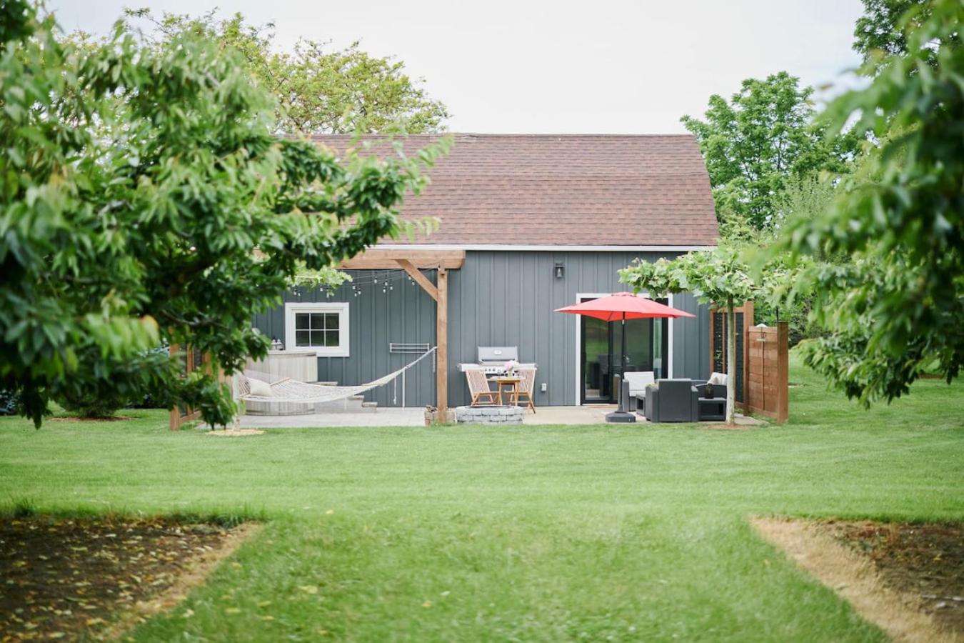 Inn The Orchard, Modern Cottage, private Hot Tub