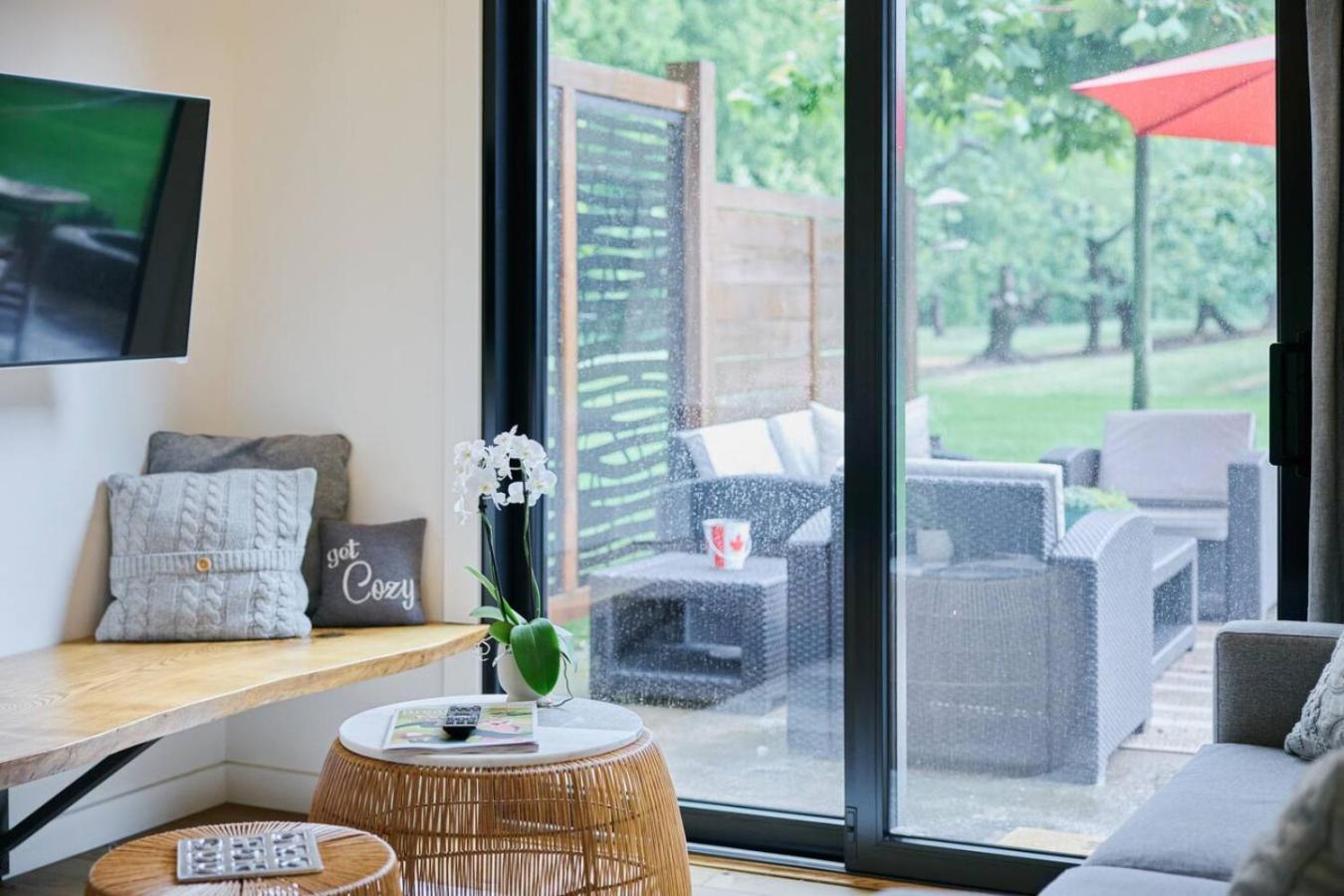 Inn The Orchard, Modern Cottage, private Hot Tub