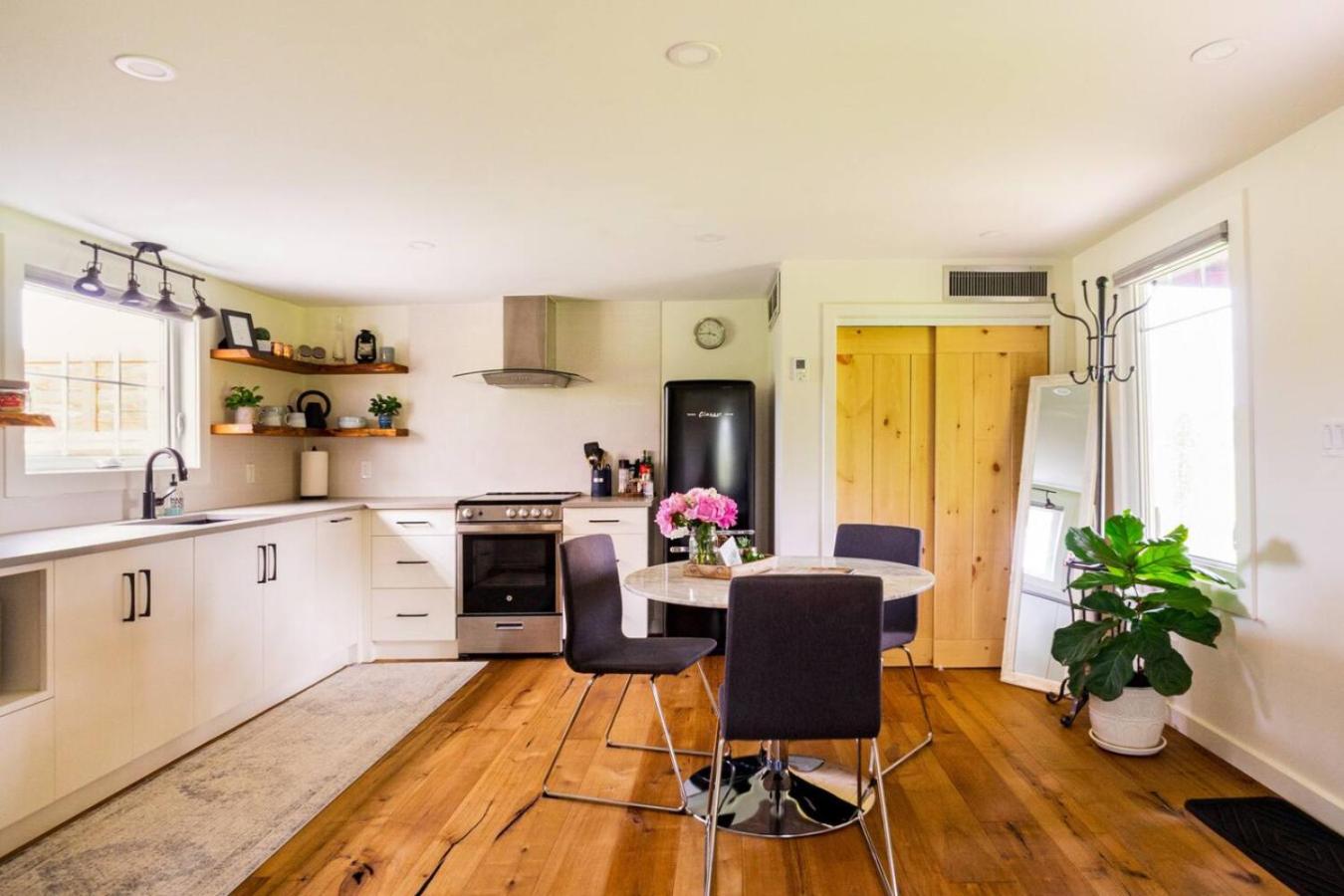 Inn The Orchard, Modern Cottage, private Hot Tub