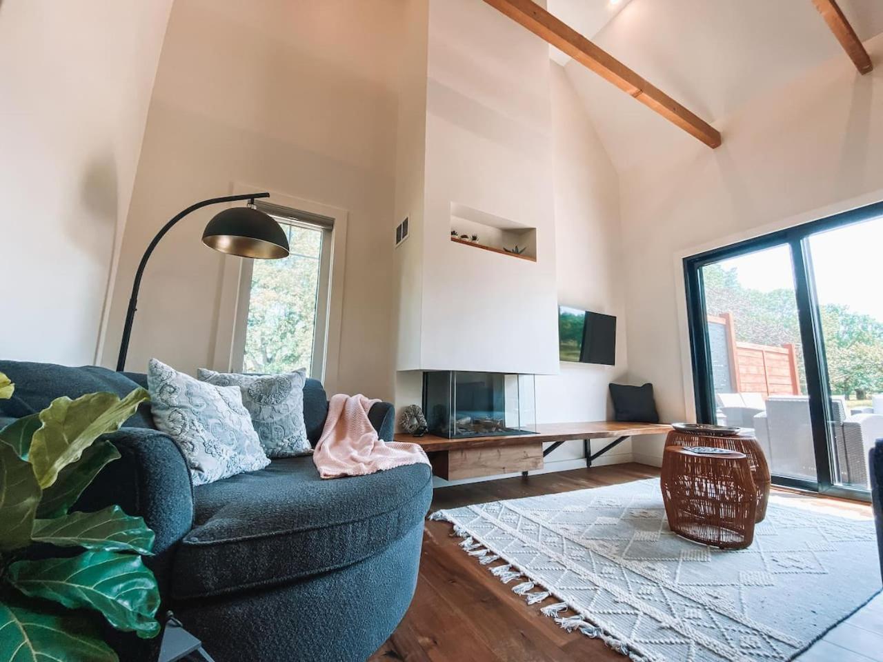 Inn The Orchard, Modern Cottage, private Hot Tub