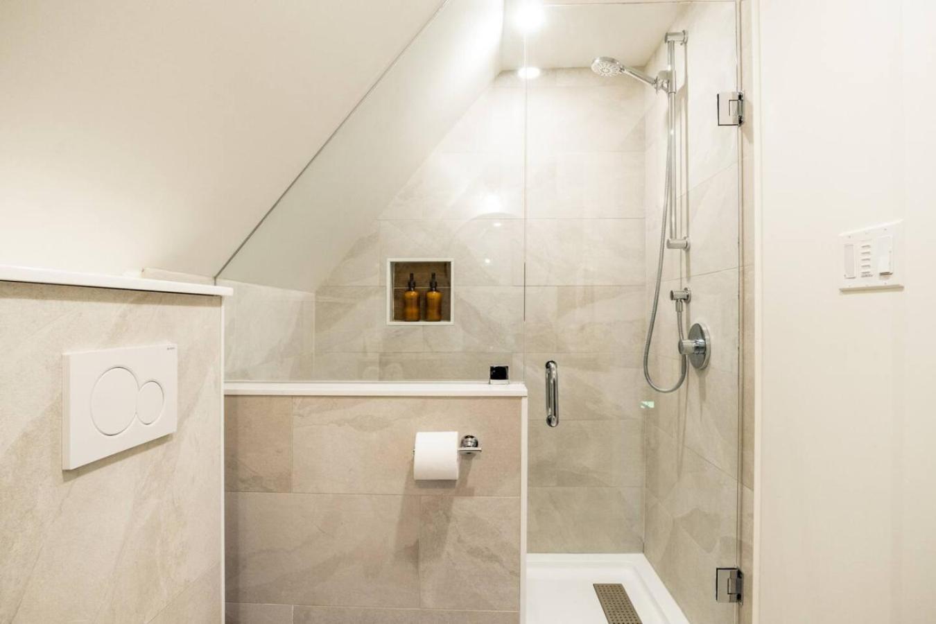 Inn The Orchard, Modern Cottage, private Hot Tub