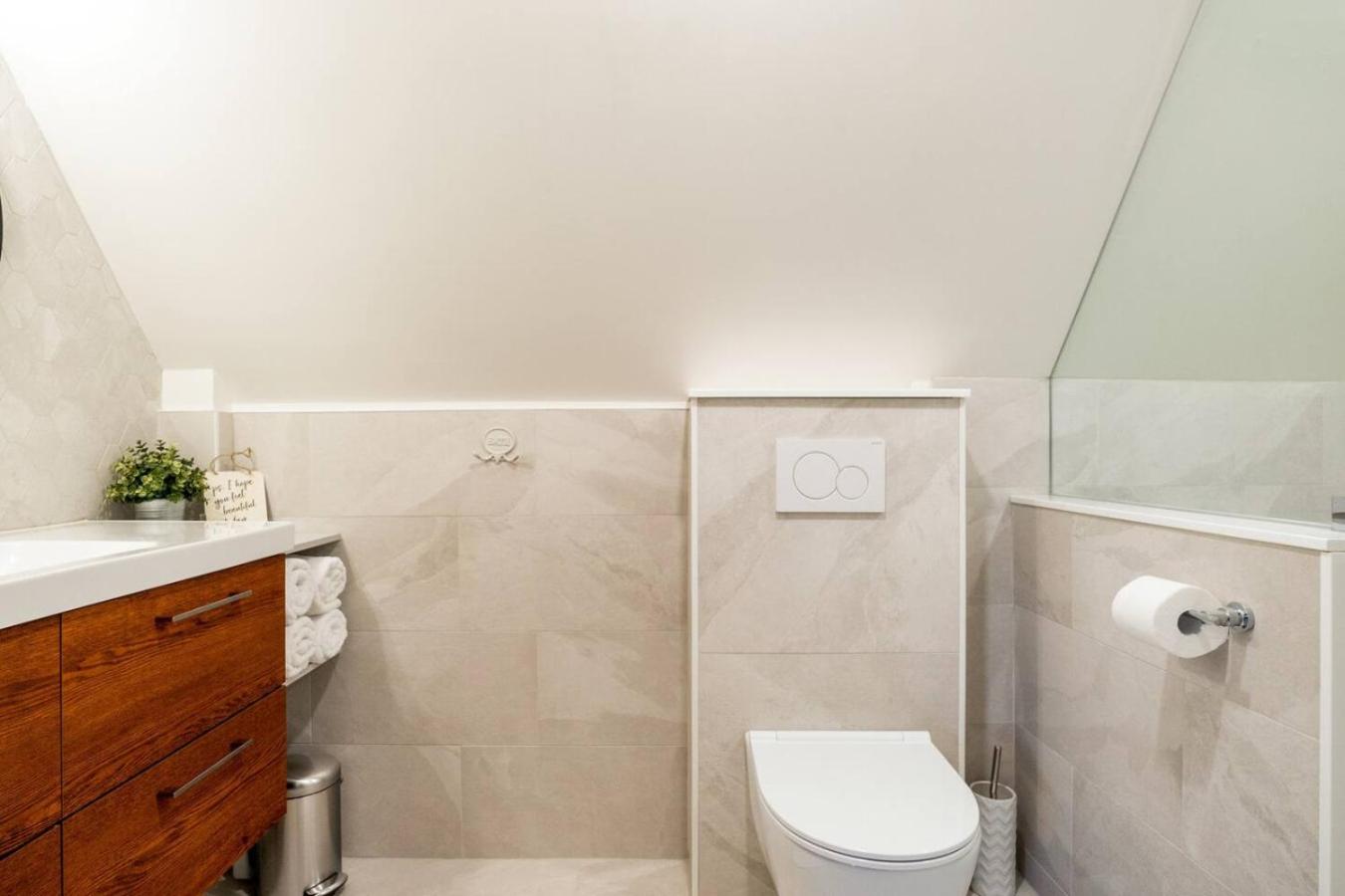 Inn The Orchard, Modern Cottage, private Hot Tub