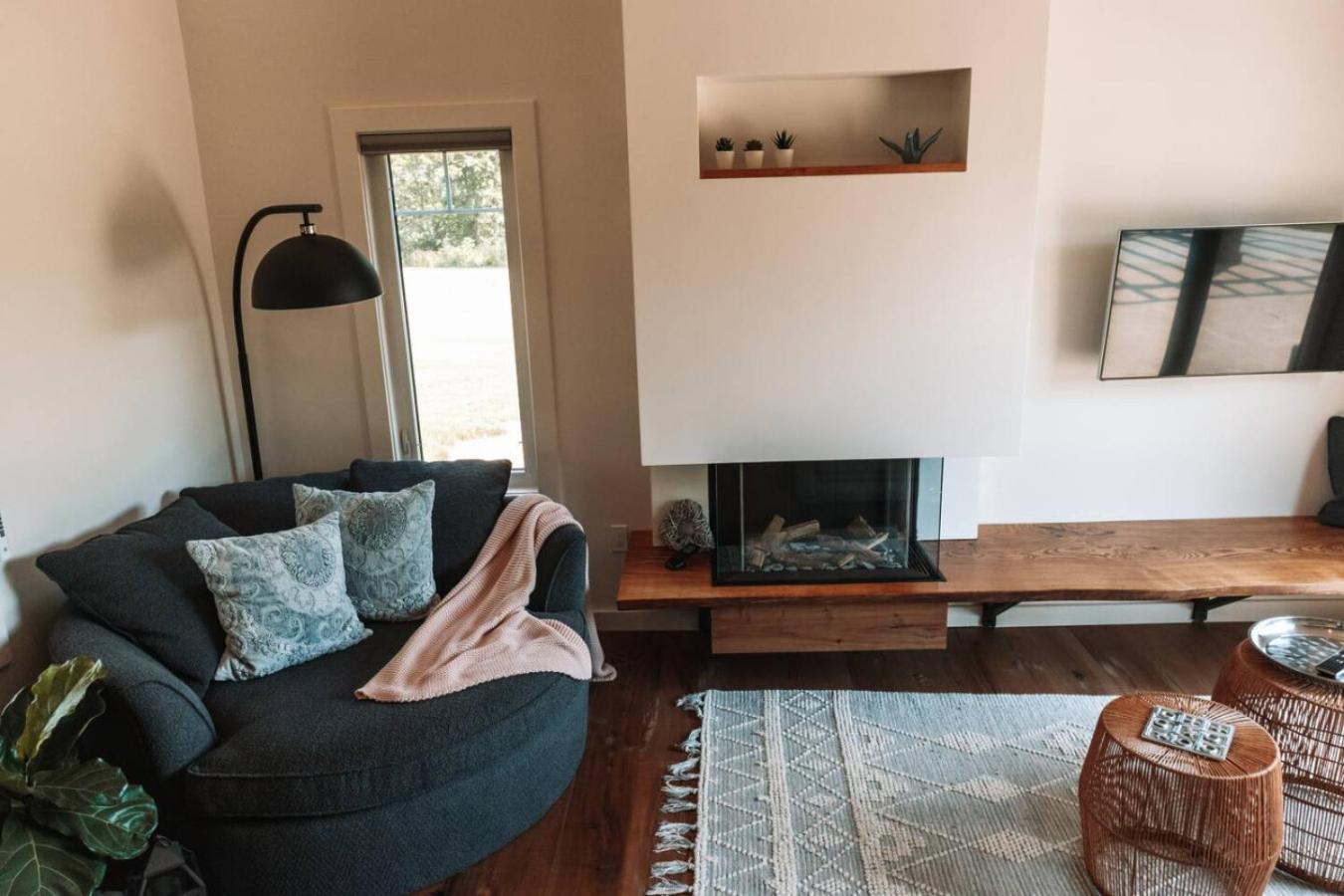 Inn The Orchard, Modern Cottage, private Hot Tub