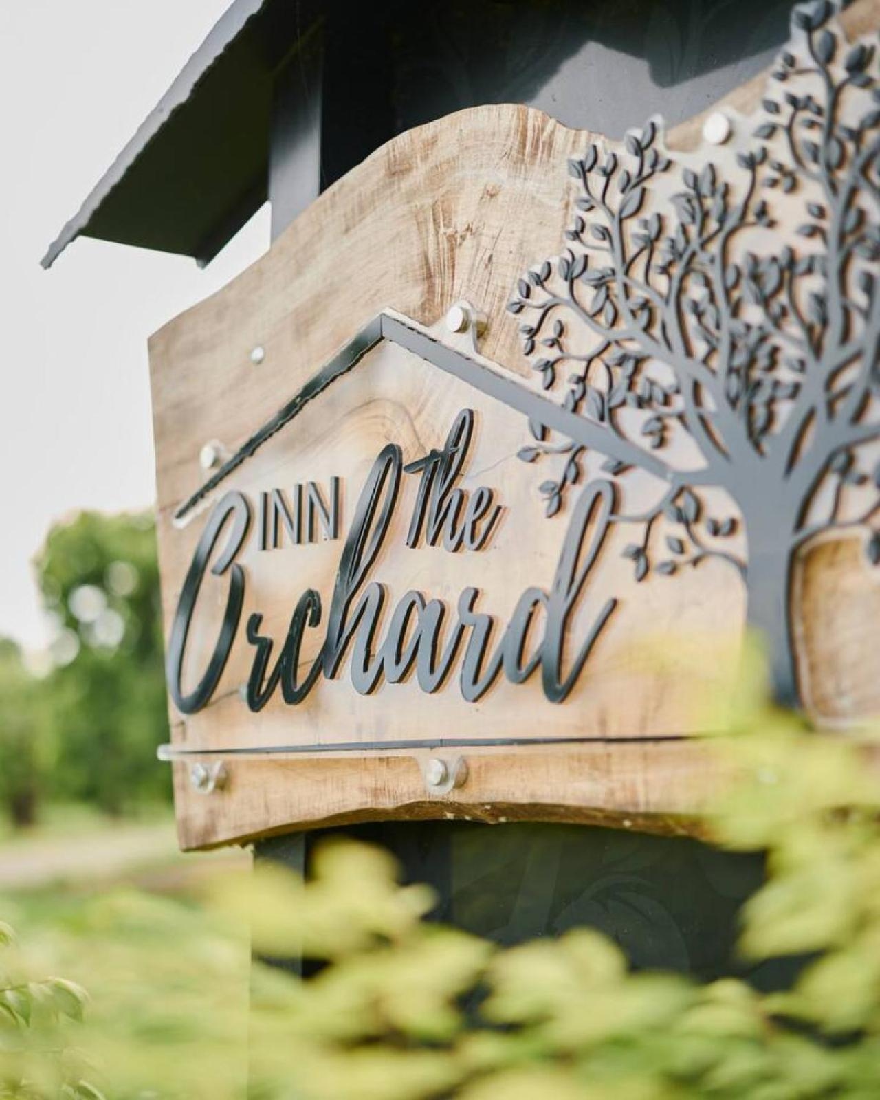 Inn The Orchard, Modern Cottage, private Hot Tub