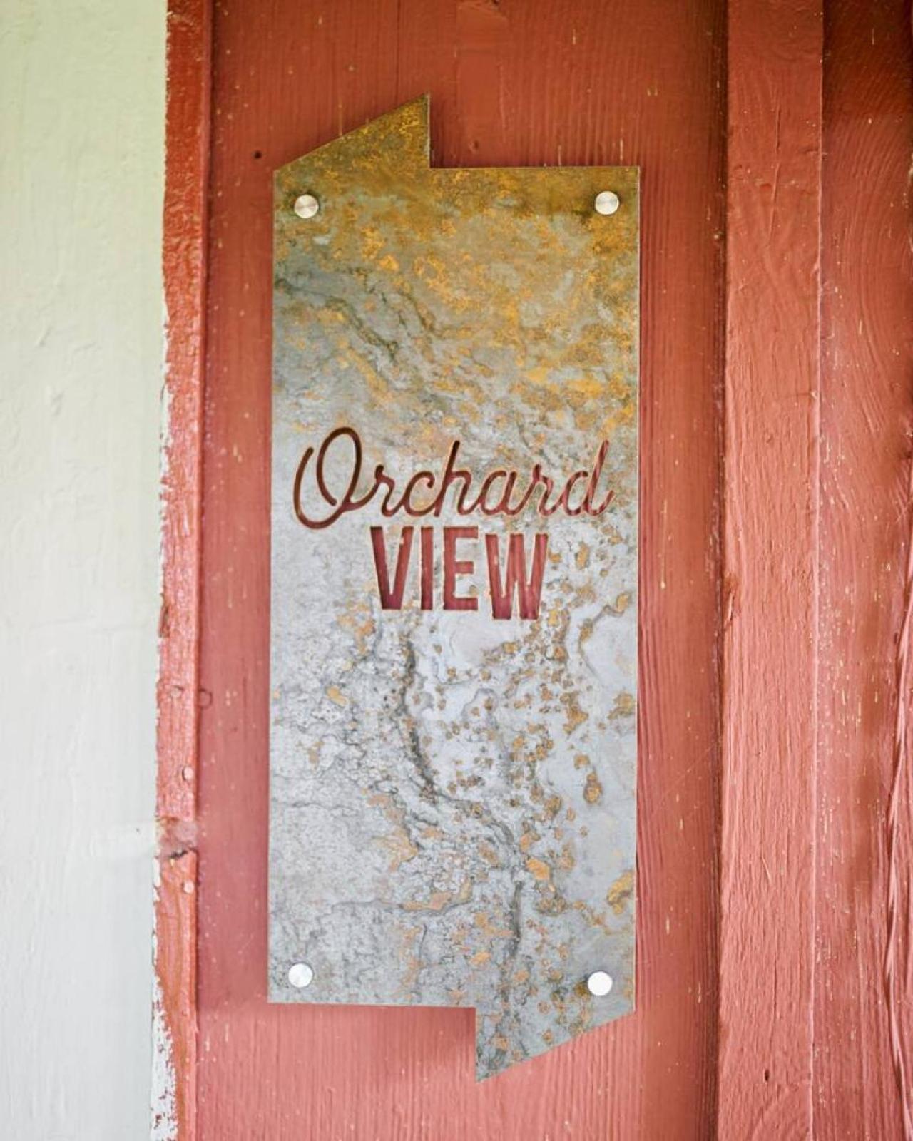 Inn The Orchard, Modern Cottage, private Hot Tub