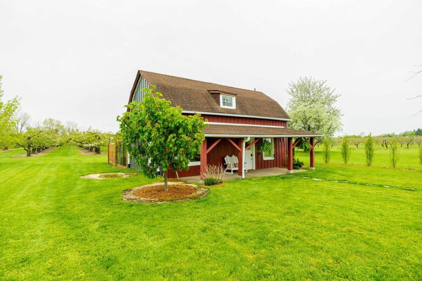 Inn The Orchard, Modern Cottage, private Hot Tub