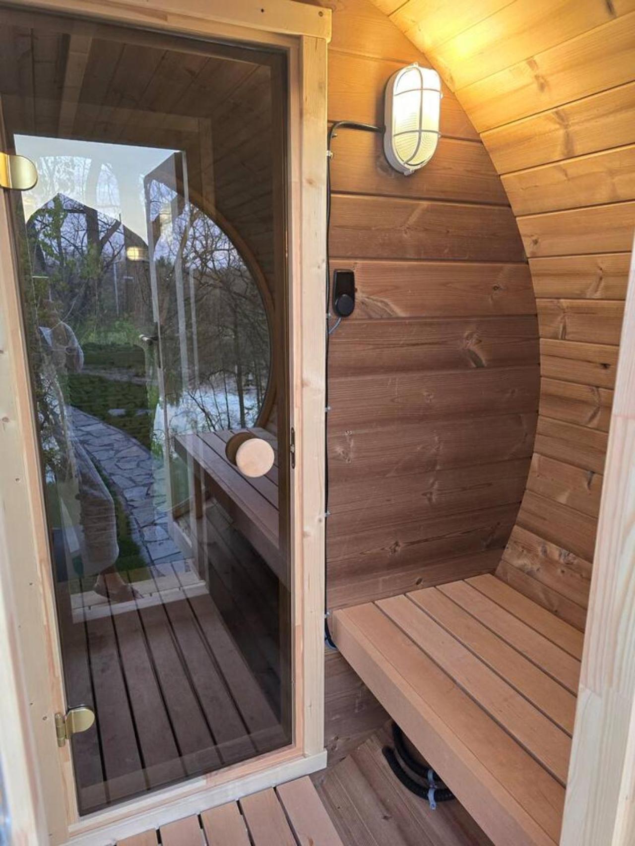 Inn The Orchard, Modern Cottage, private Hot Tub