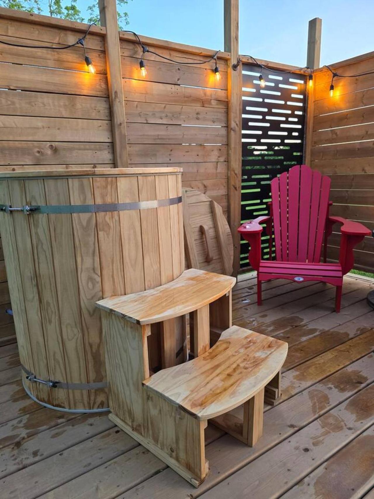 Inn The Orchard, Modern Cottage, private Hot Tub