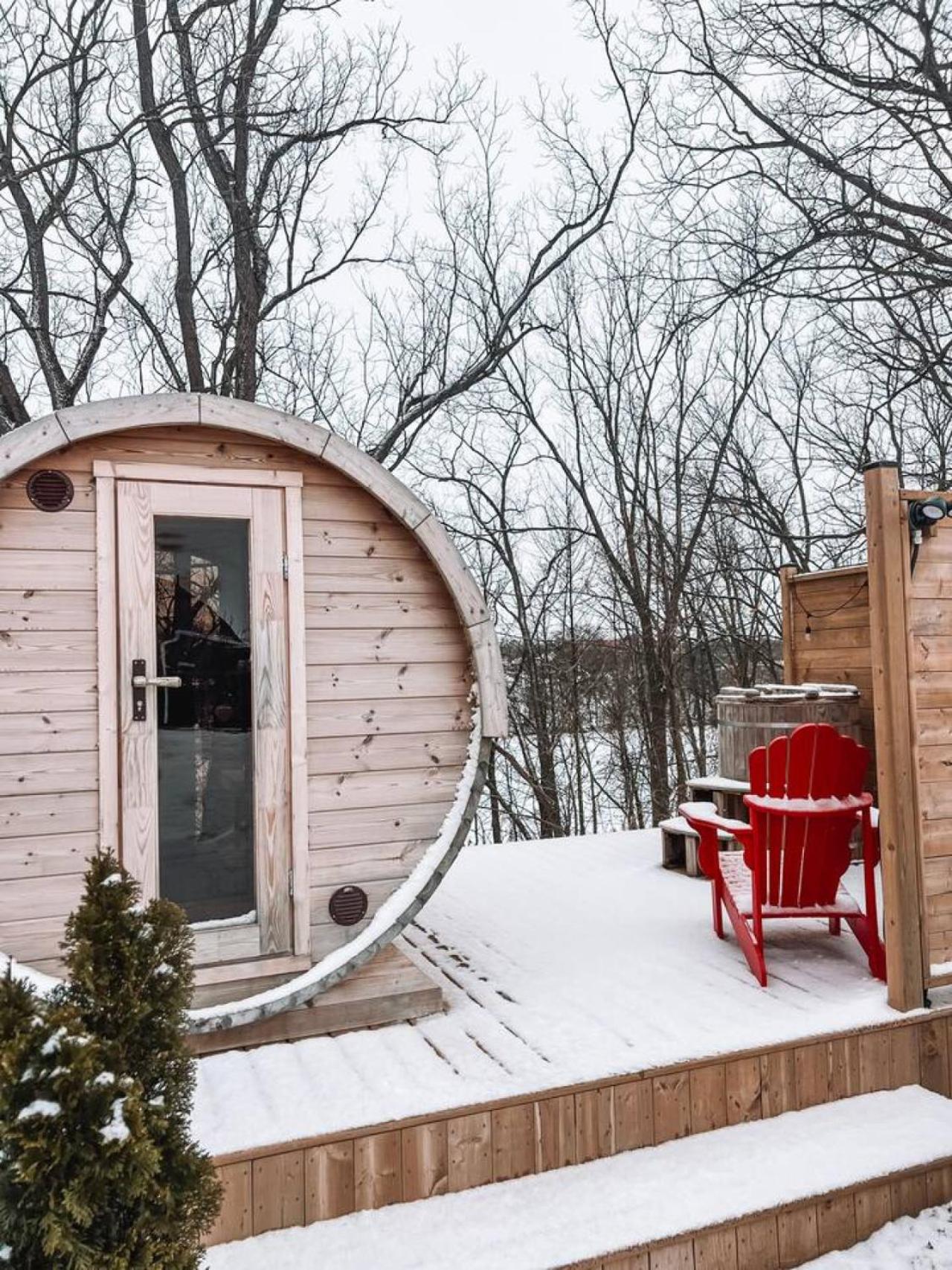 Inn The Orchard, Modern Cottage, private Hot Tub