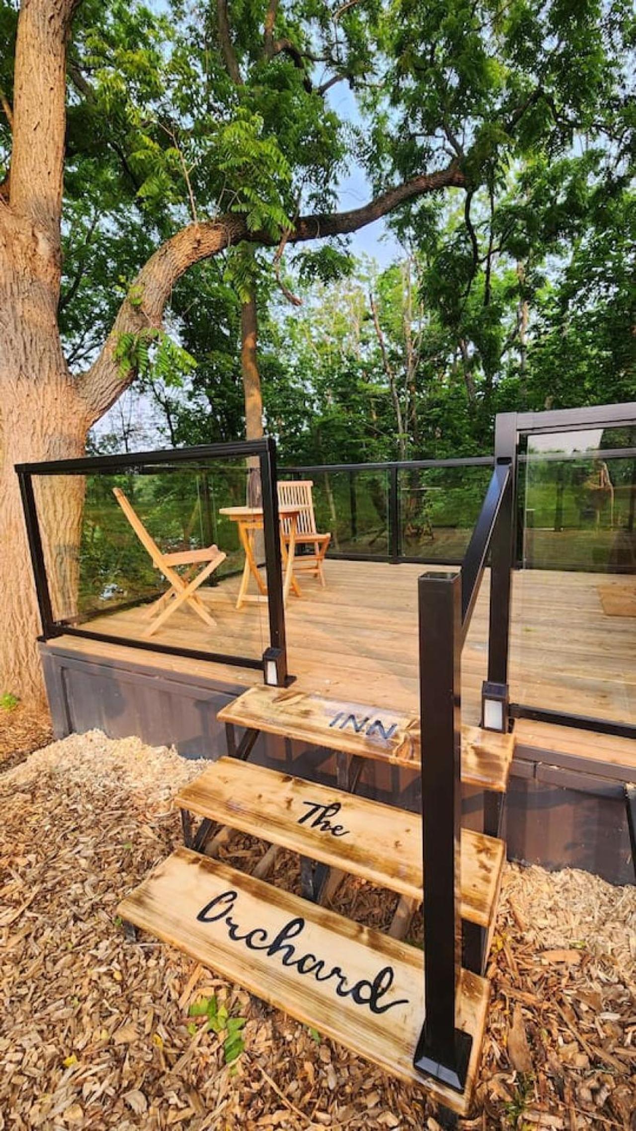 Inn The Orchard, Valley View, Modern Container