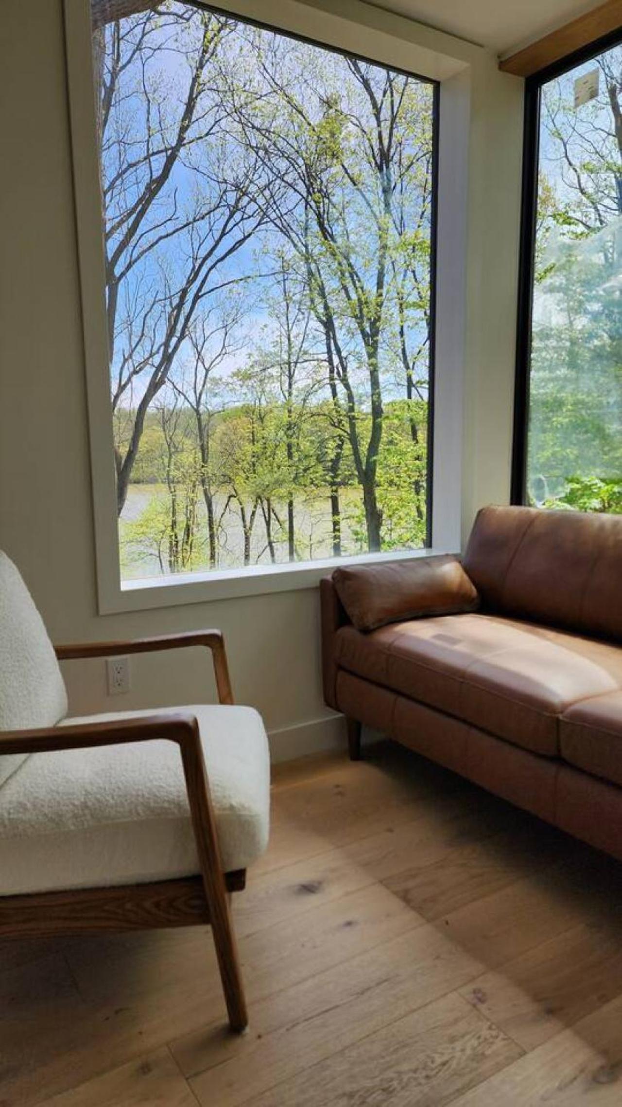 Inn The Orchard, Valley View, Modern Container