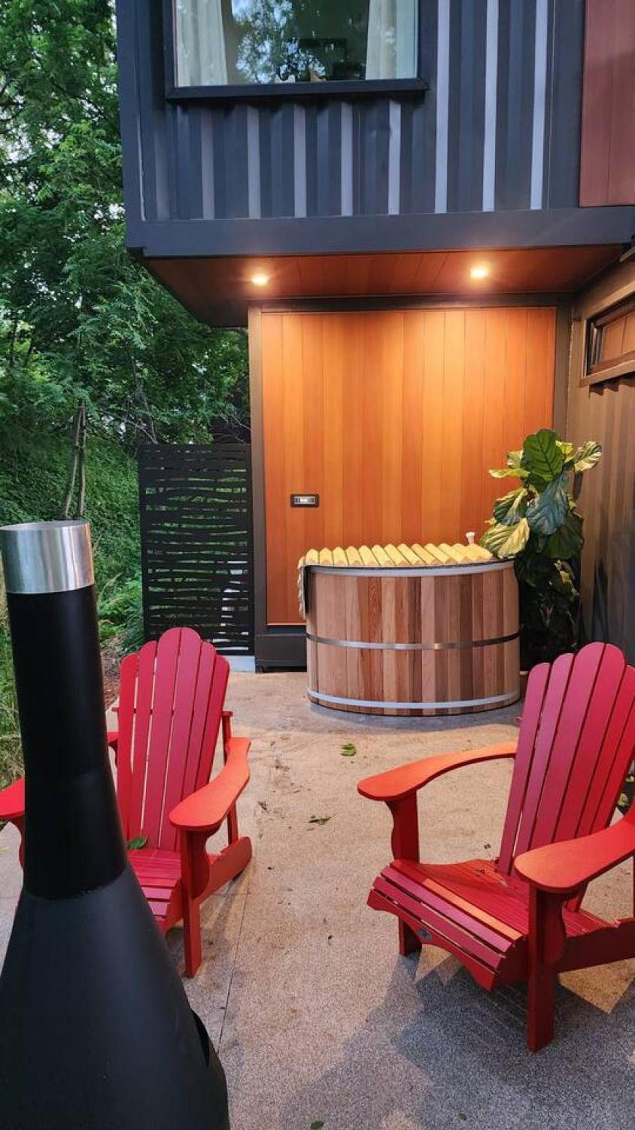 Inn The Orchard, Valley View, Modern Container