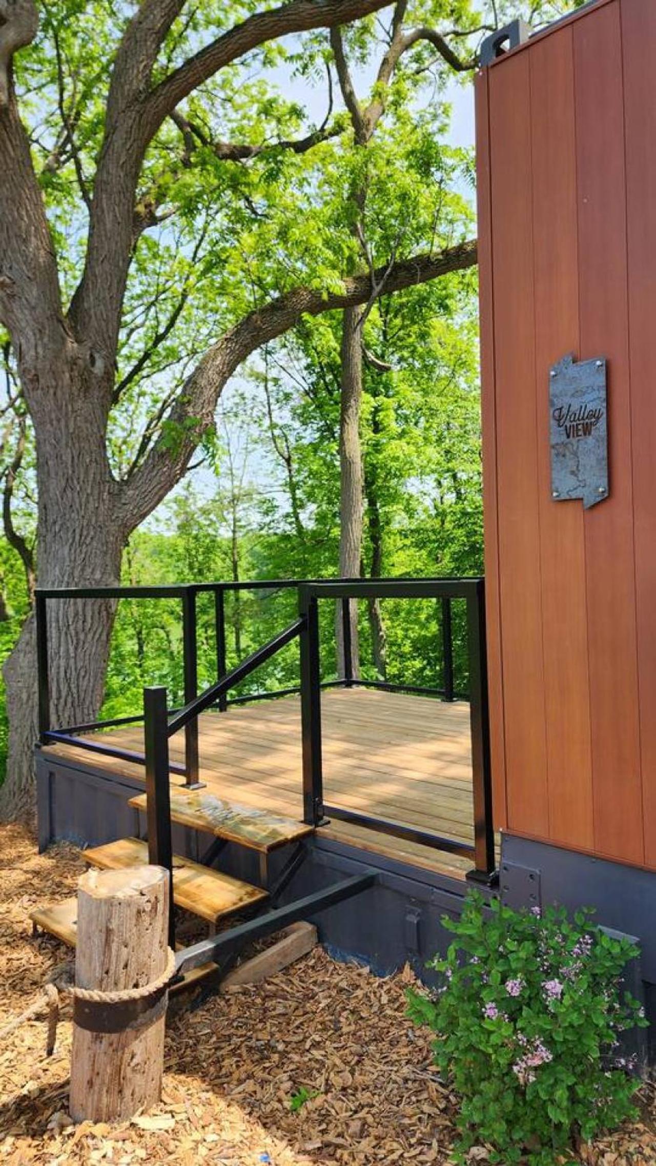 Inn The Orchard, Valley View, Modern Container