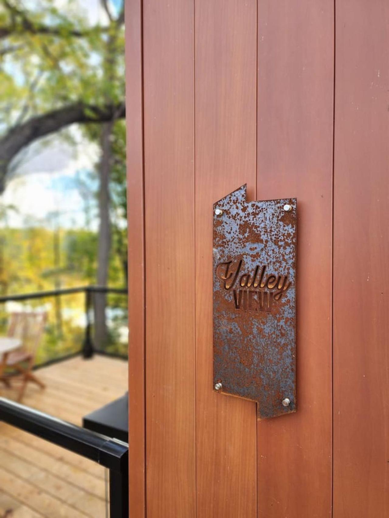 Inn The Orchard, Valley View, Modern Container