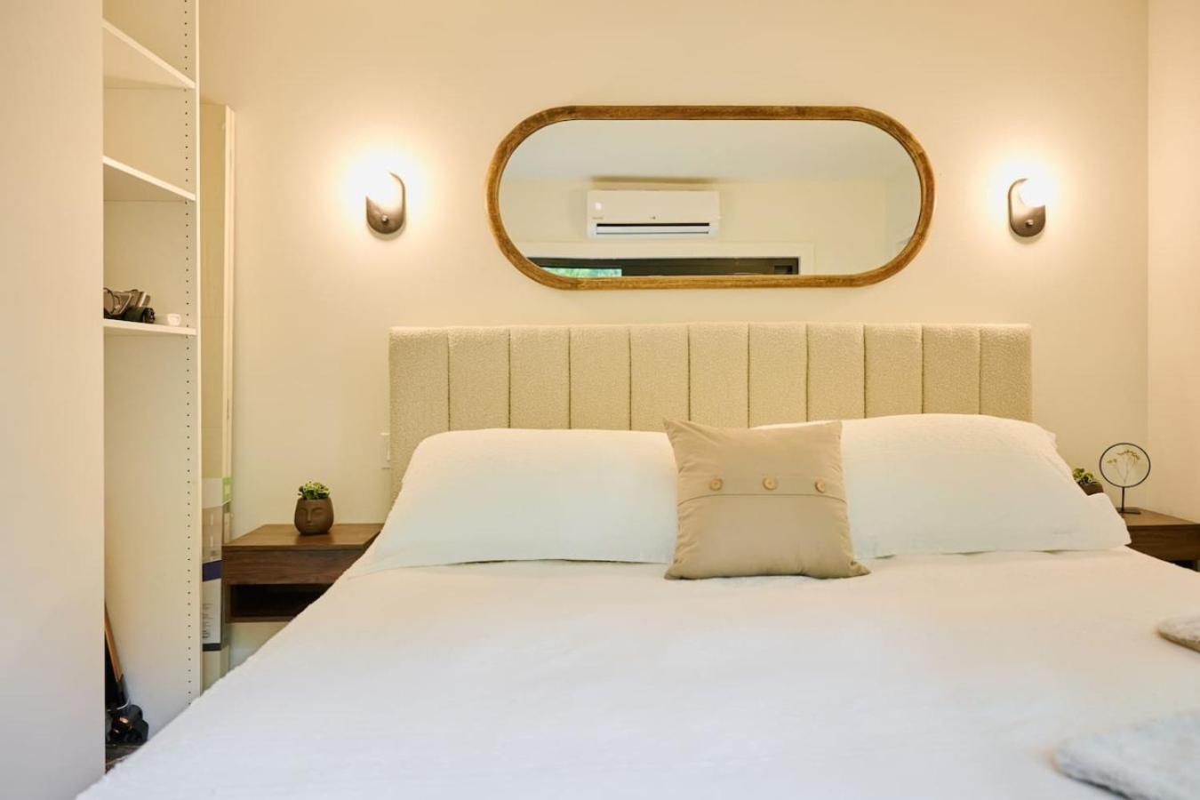 Inn The Orchard, Valley View, Modern Container