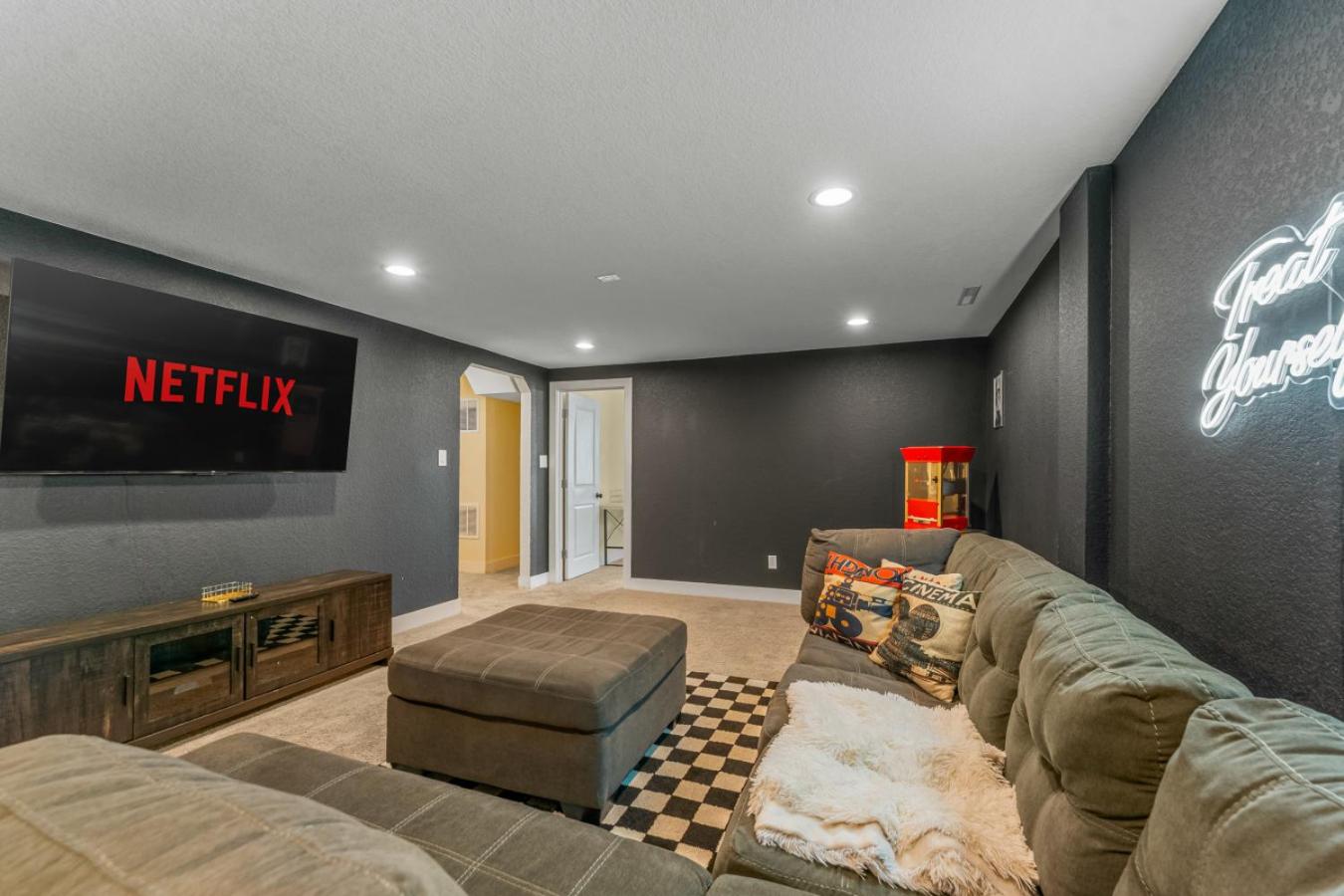 Reel Retreat A 3BR Family-Friendly Escape