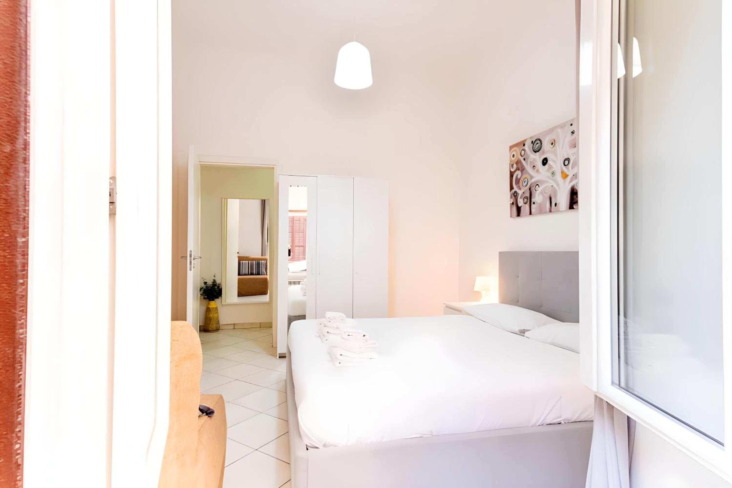 Elegantis Giolitti Suite Apartment with Private Balcony