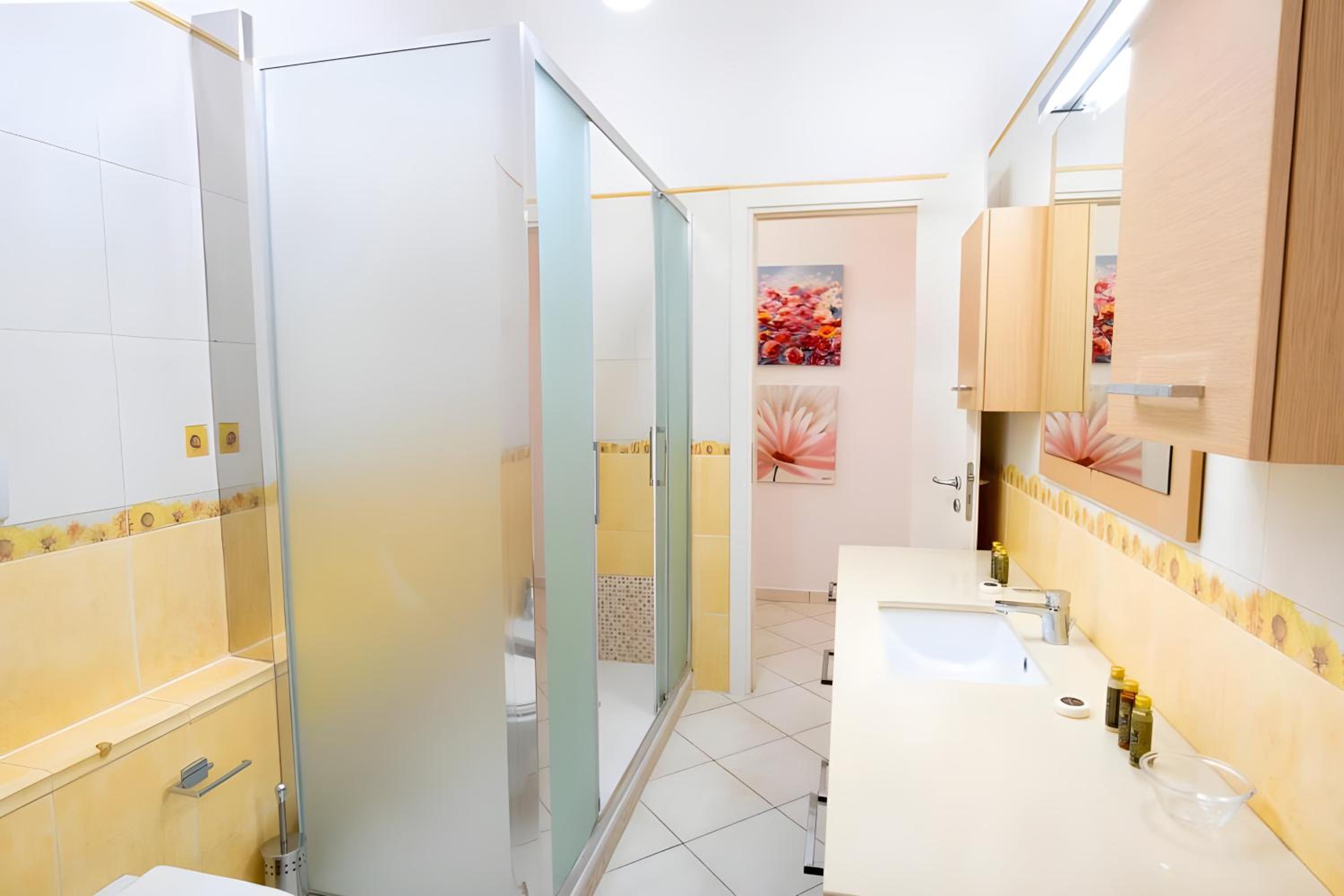 Elegantis Giolitti Suite Apartment with Private Balcony