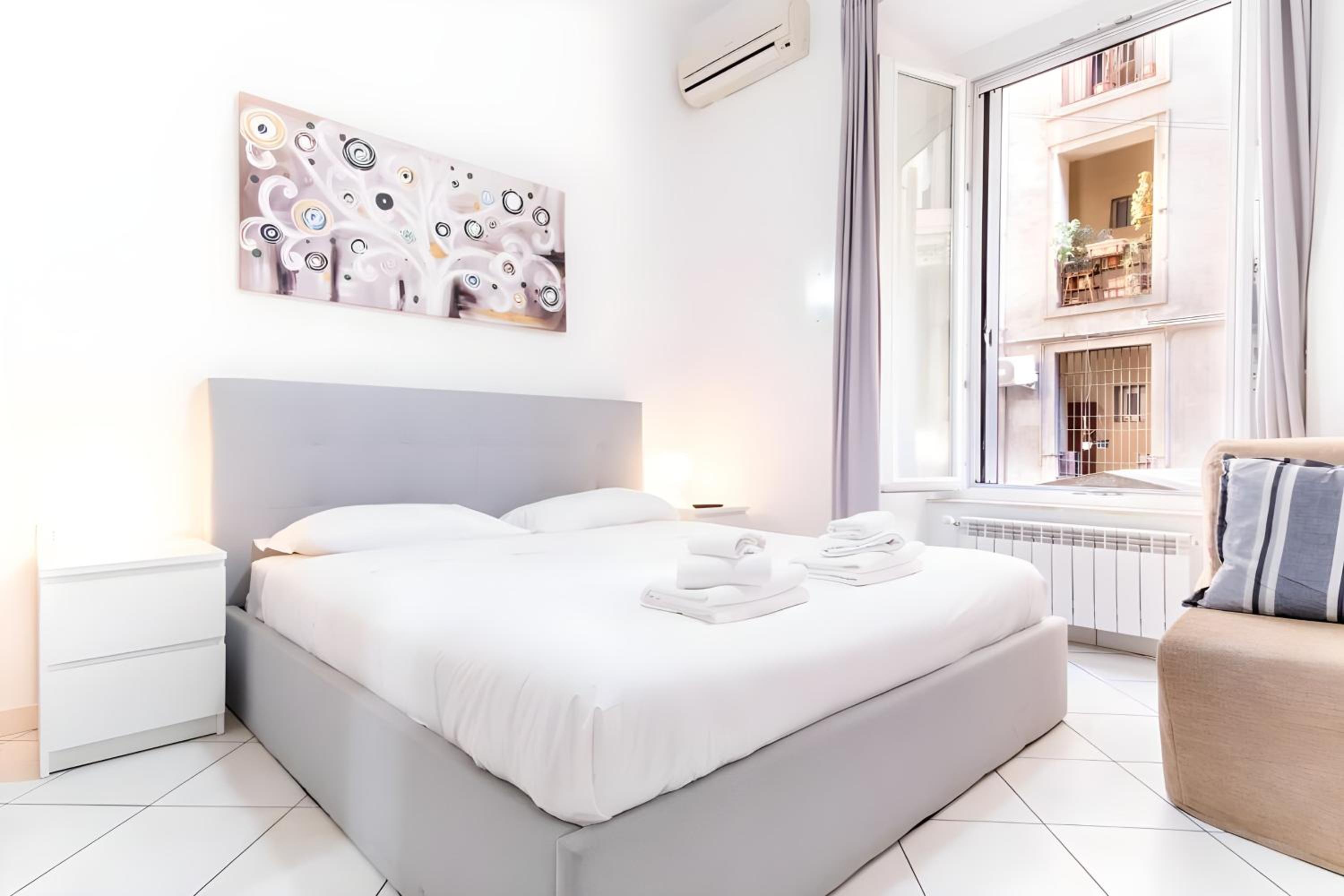 Elegantis Giolitti Suite Apartment with Private Balcony