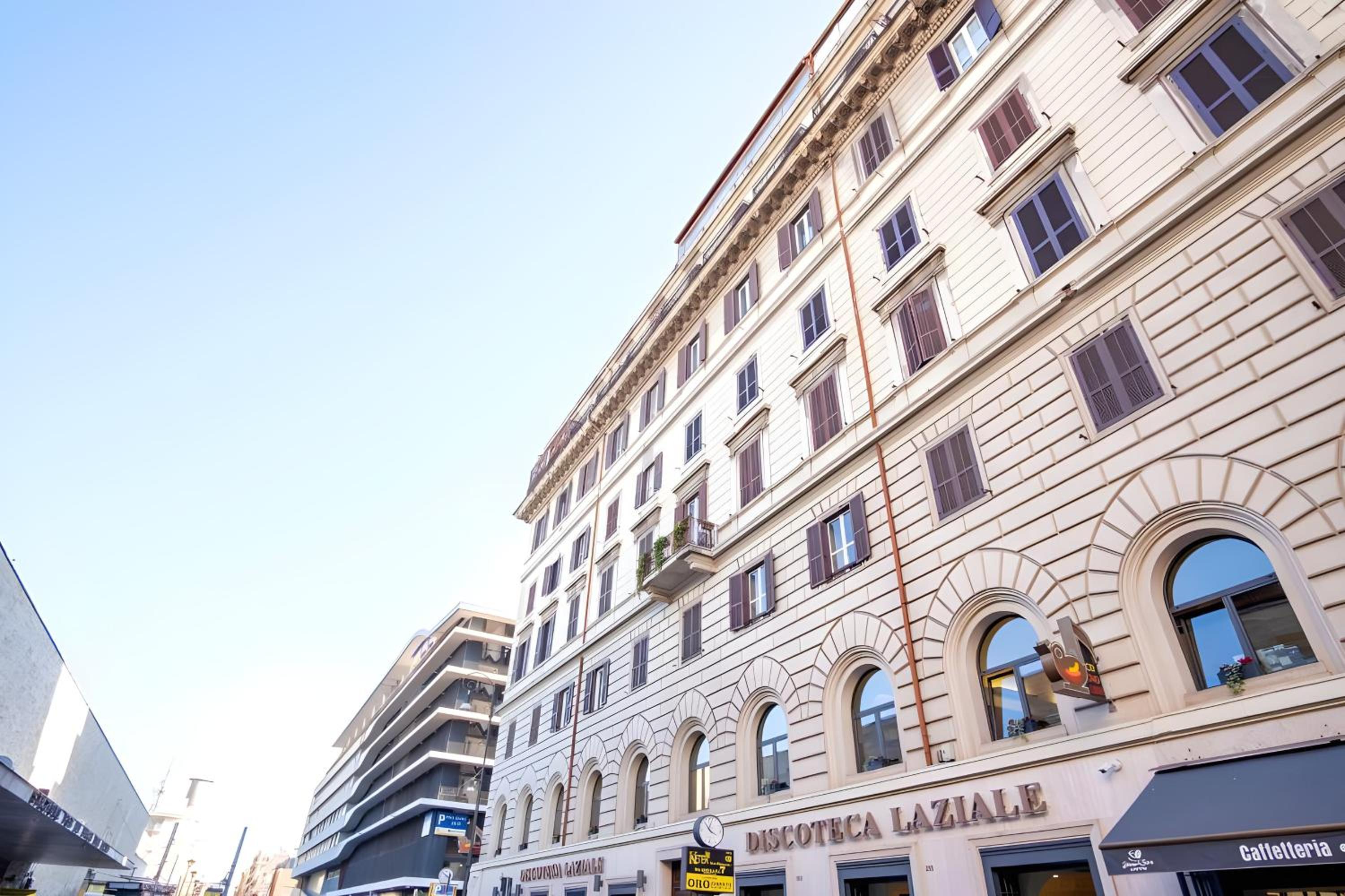 Elegantis Giolitti Suite Apartment with Private Balcony
