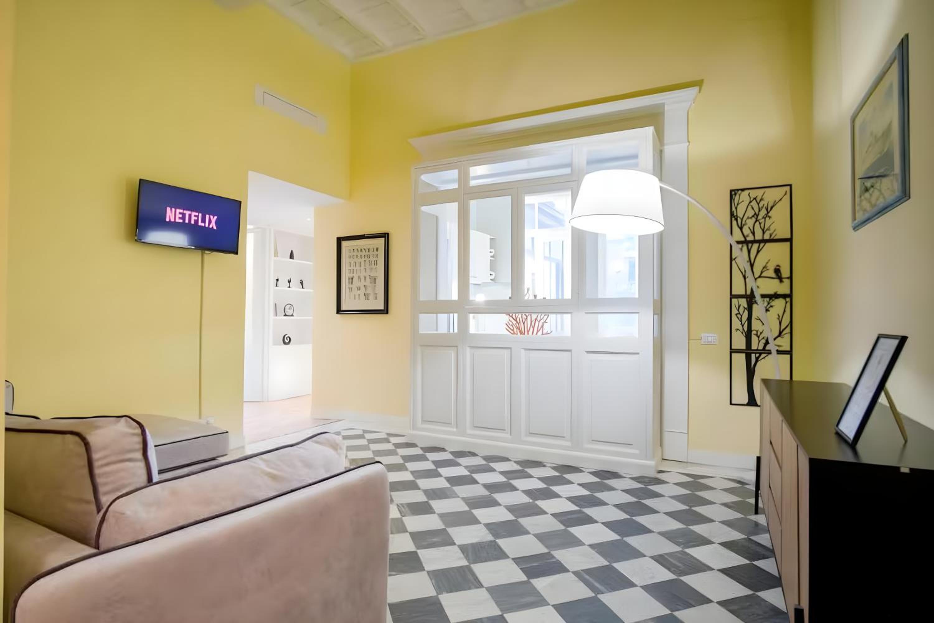 Elegantis Monti Royal Apartment with private terrace
