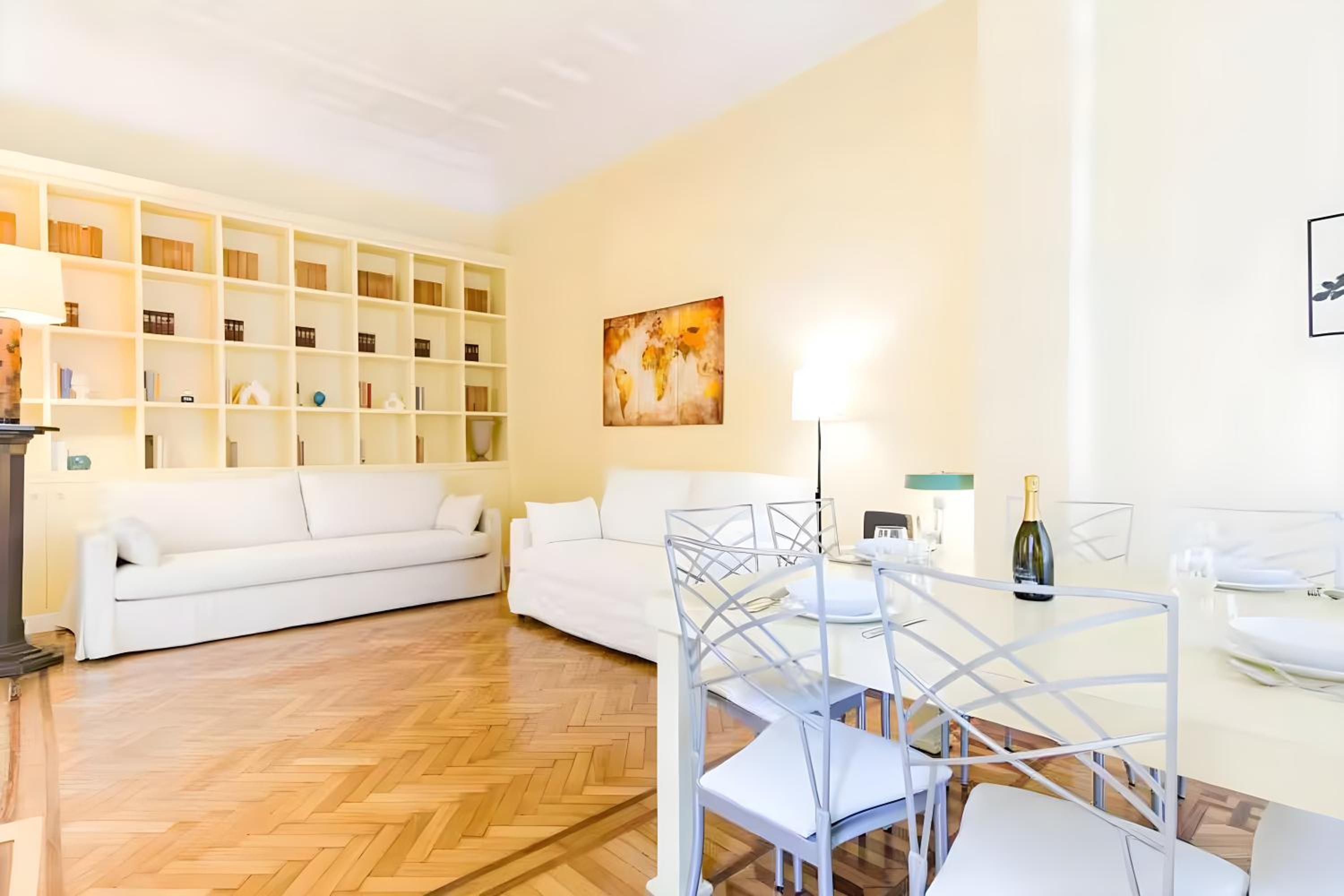Elegantis Monti Royal Apartment with private terrace