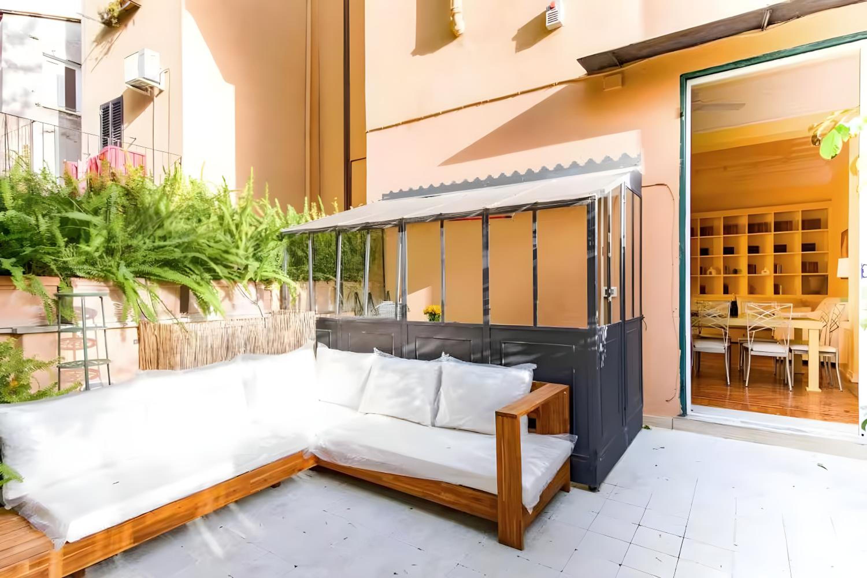Elegantis Monti Royal Apartment with private terrace