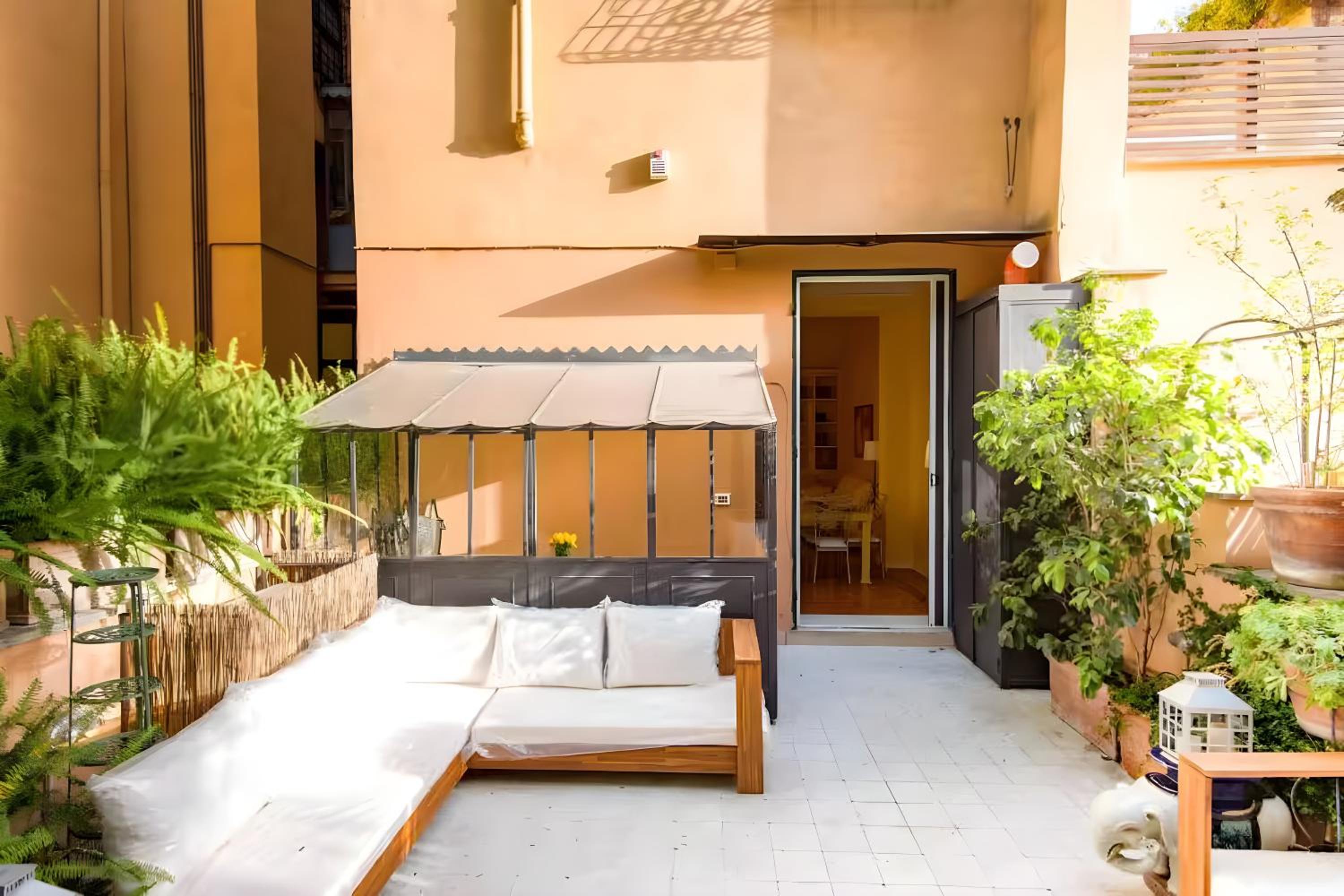 Elegantis Monti Royal Apartment with private terrace