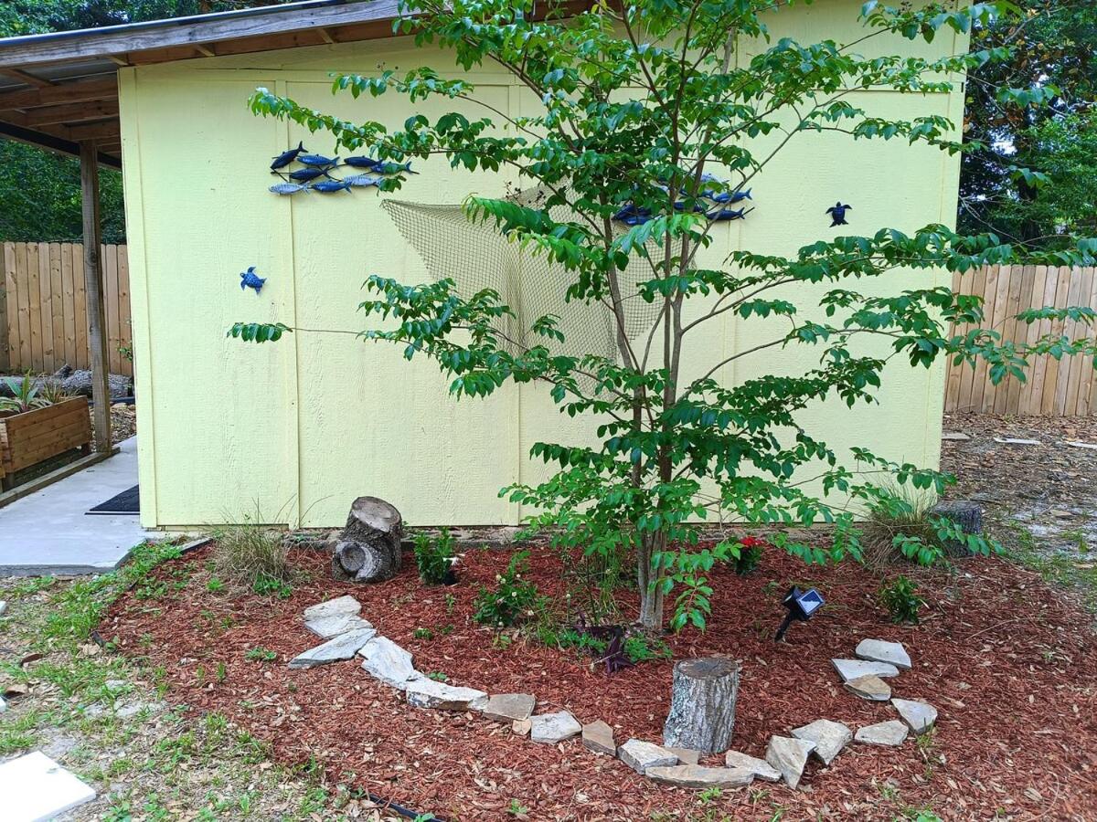 The Lemon Zest Cottage Paws Welcome